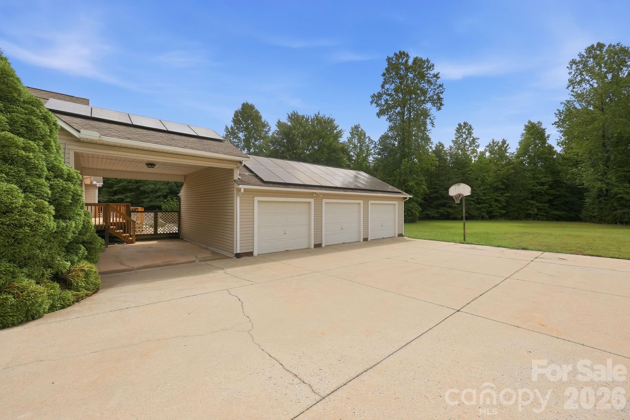 main property photo 28
