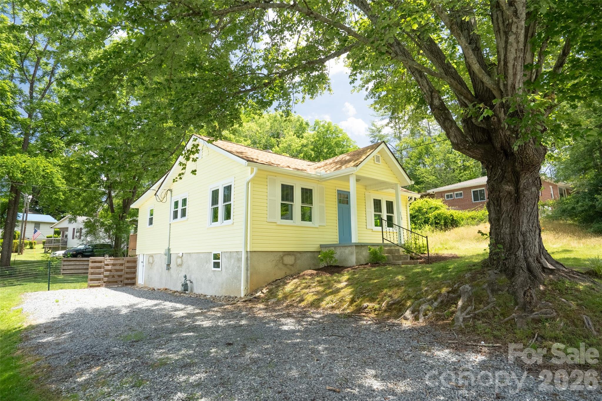 main property photo 28