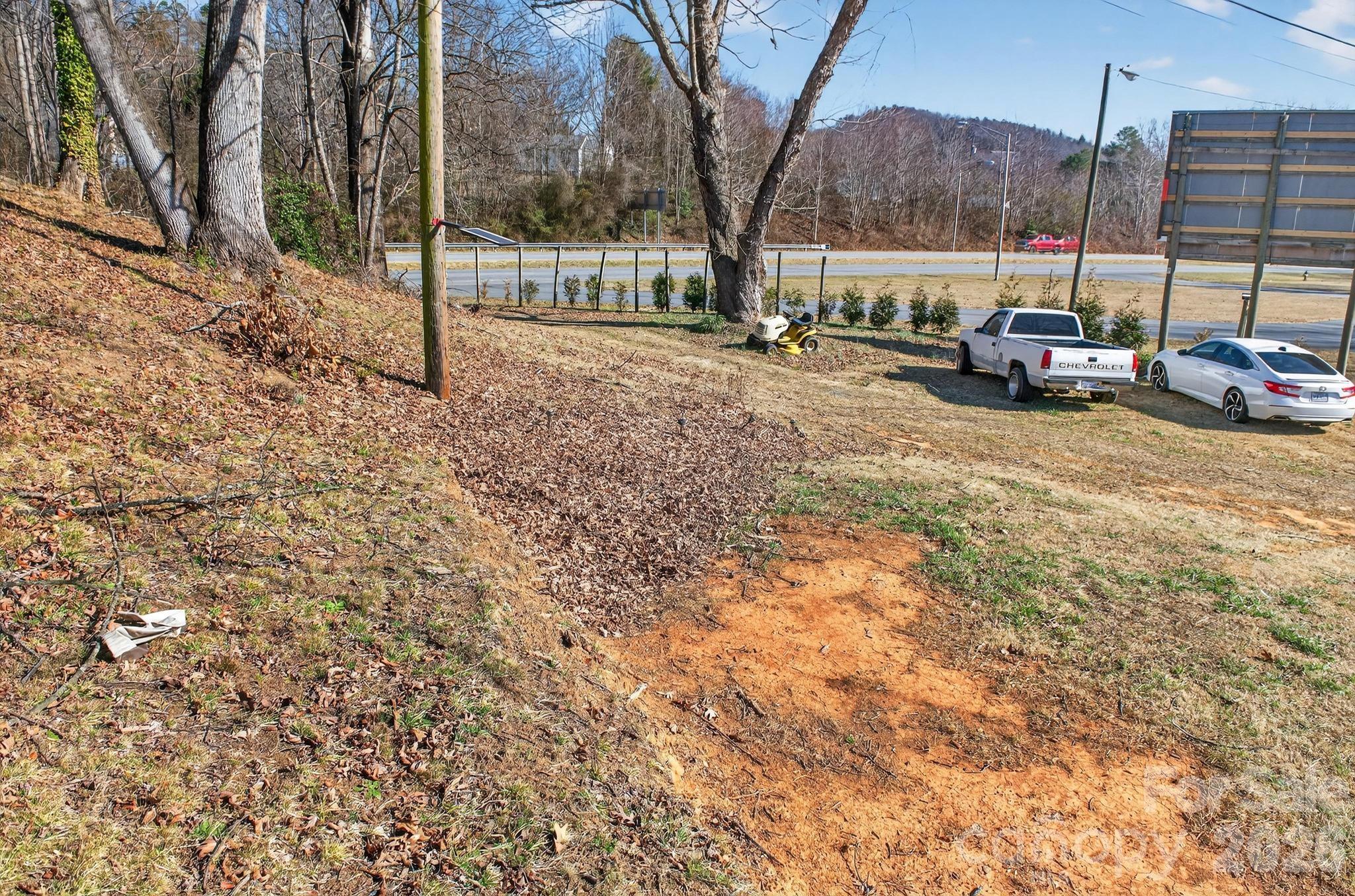 main property photo 28