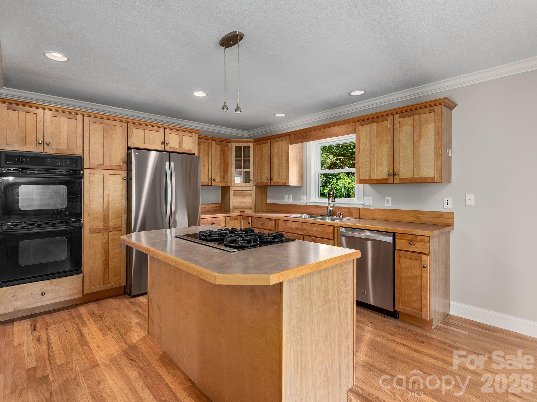 main property photo 13
