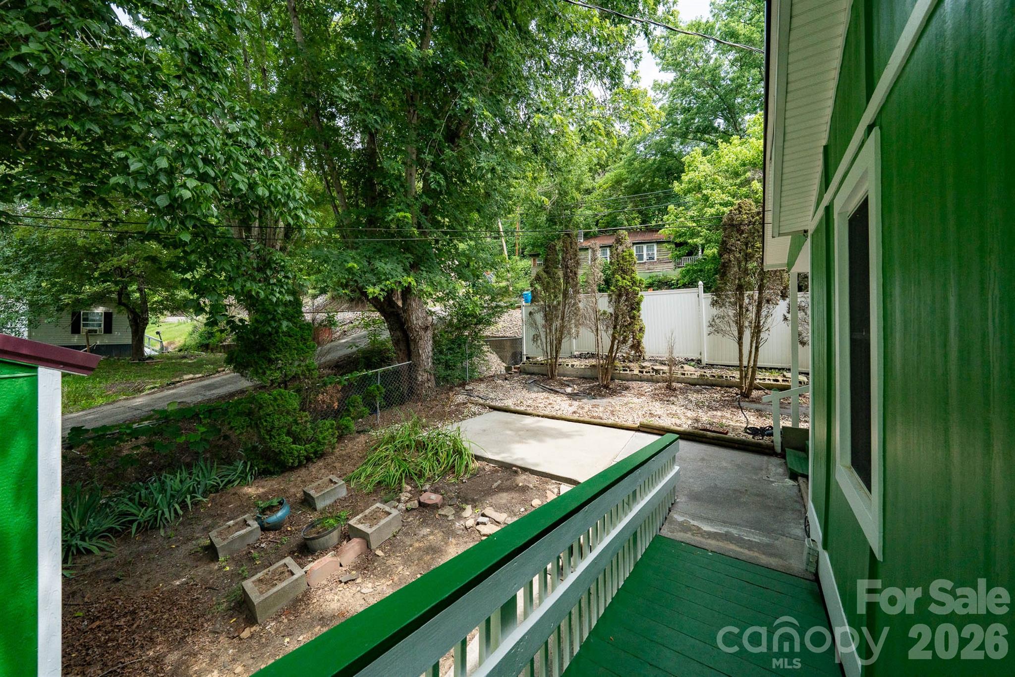 main property photo 40
