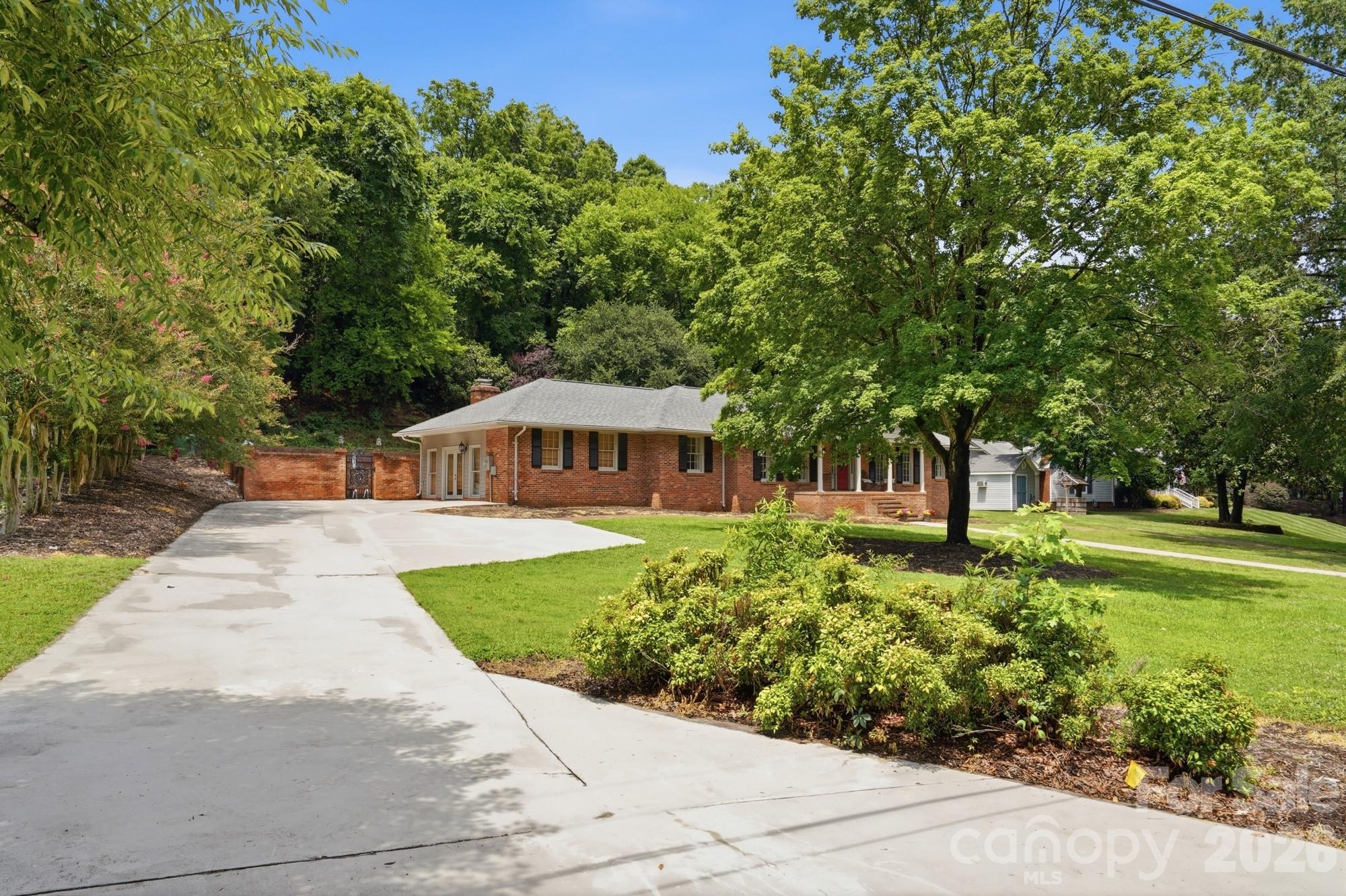 main property photo 30