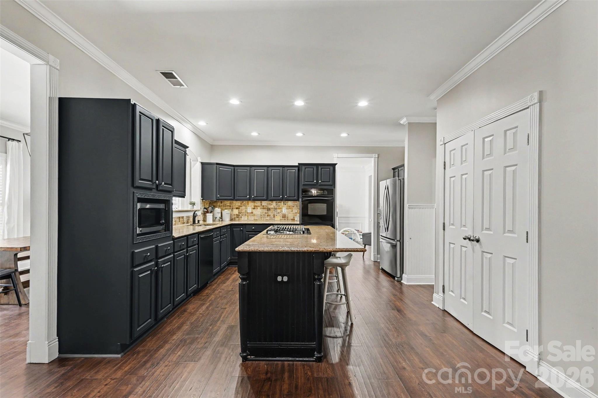 main property photo 13