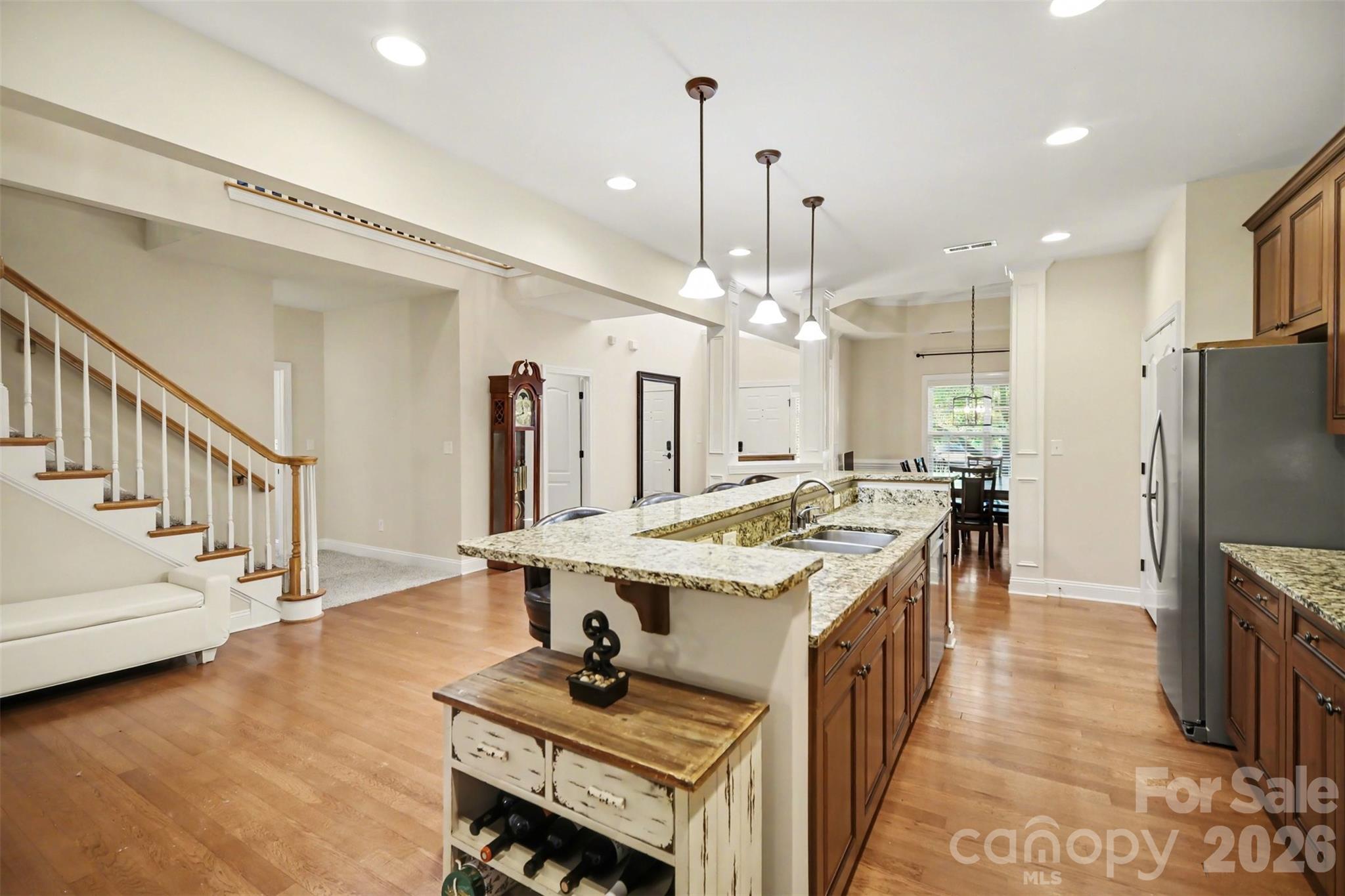 main property photo 11