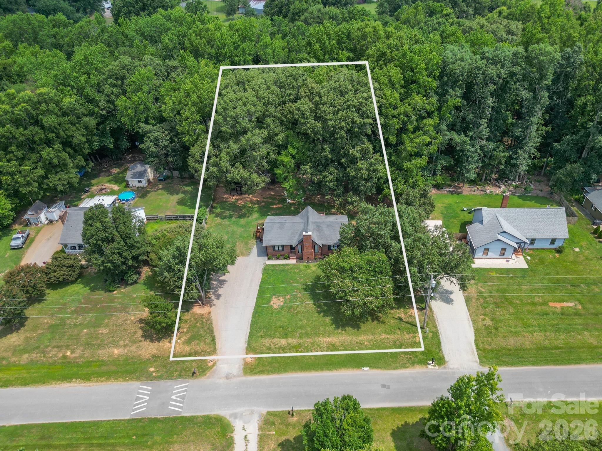 main property photo 28