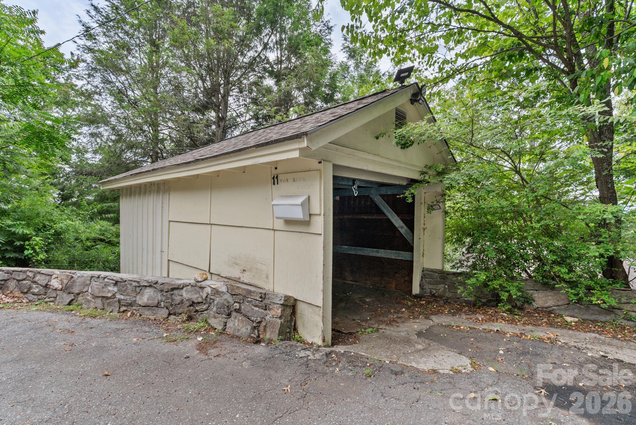 main property photo 40