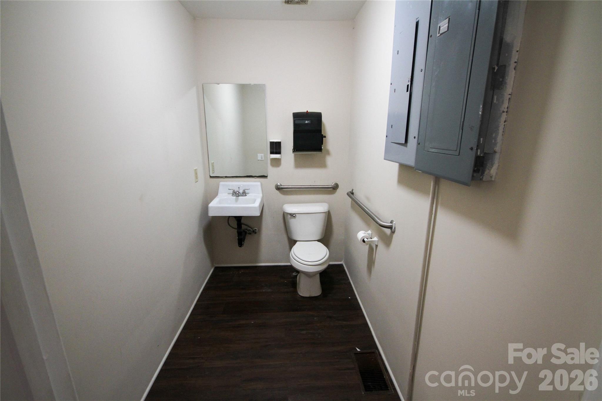 main property photo 18