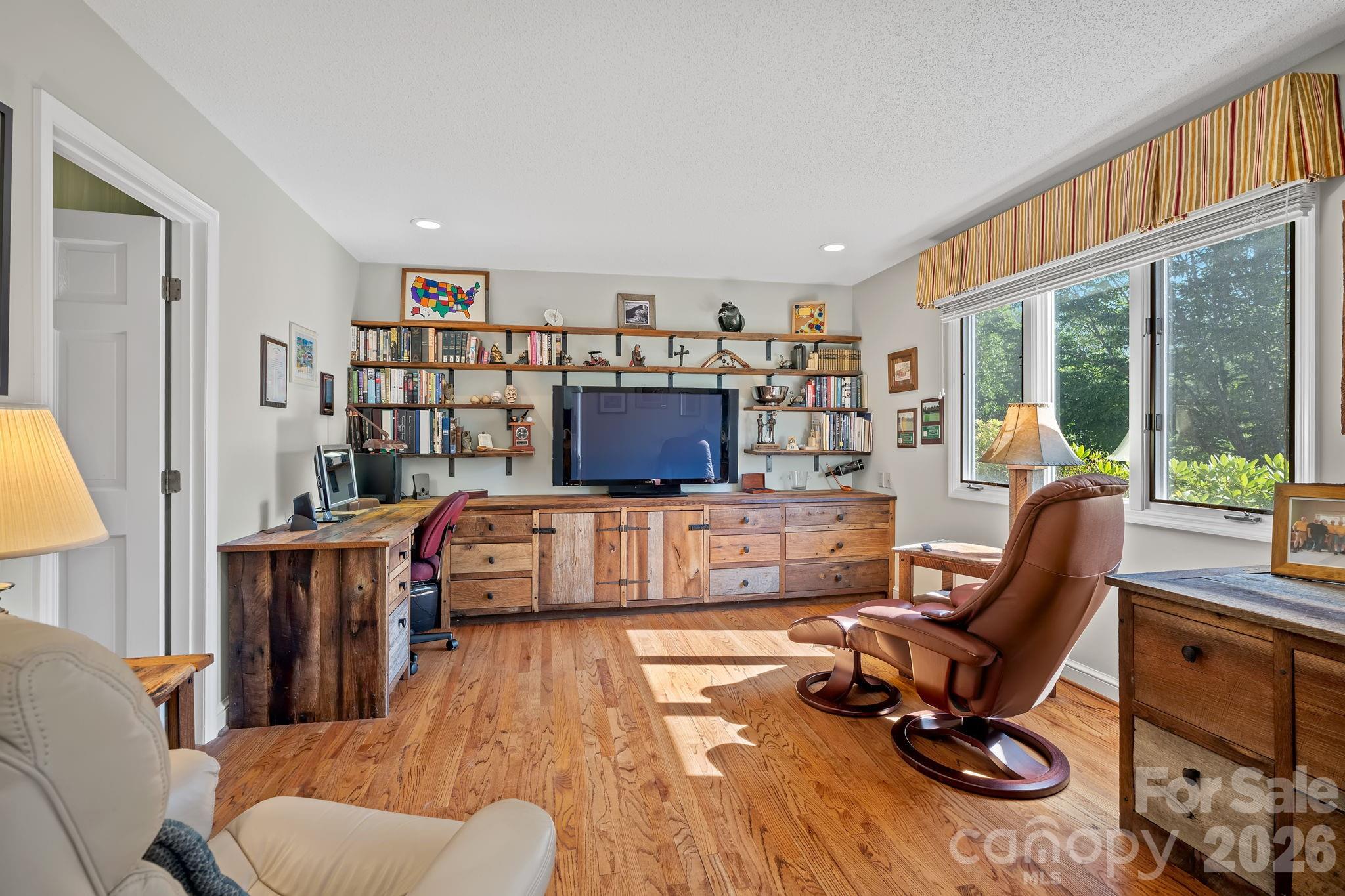 main property photo 24