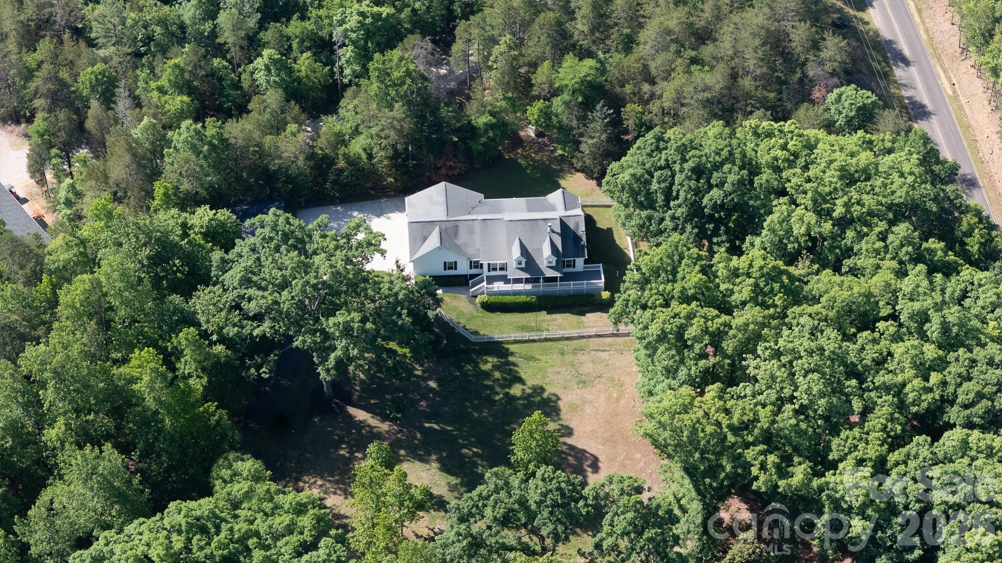 main property photo 28
