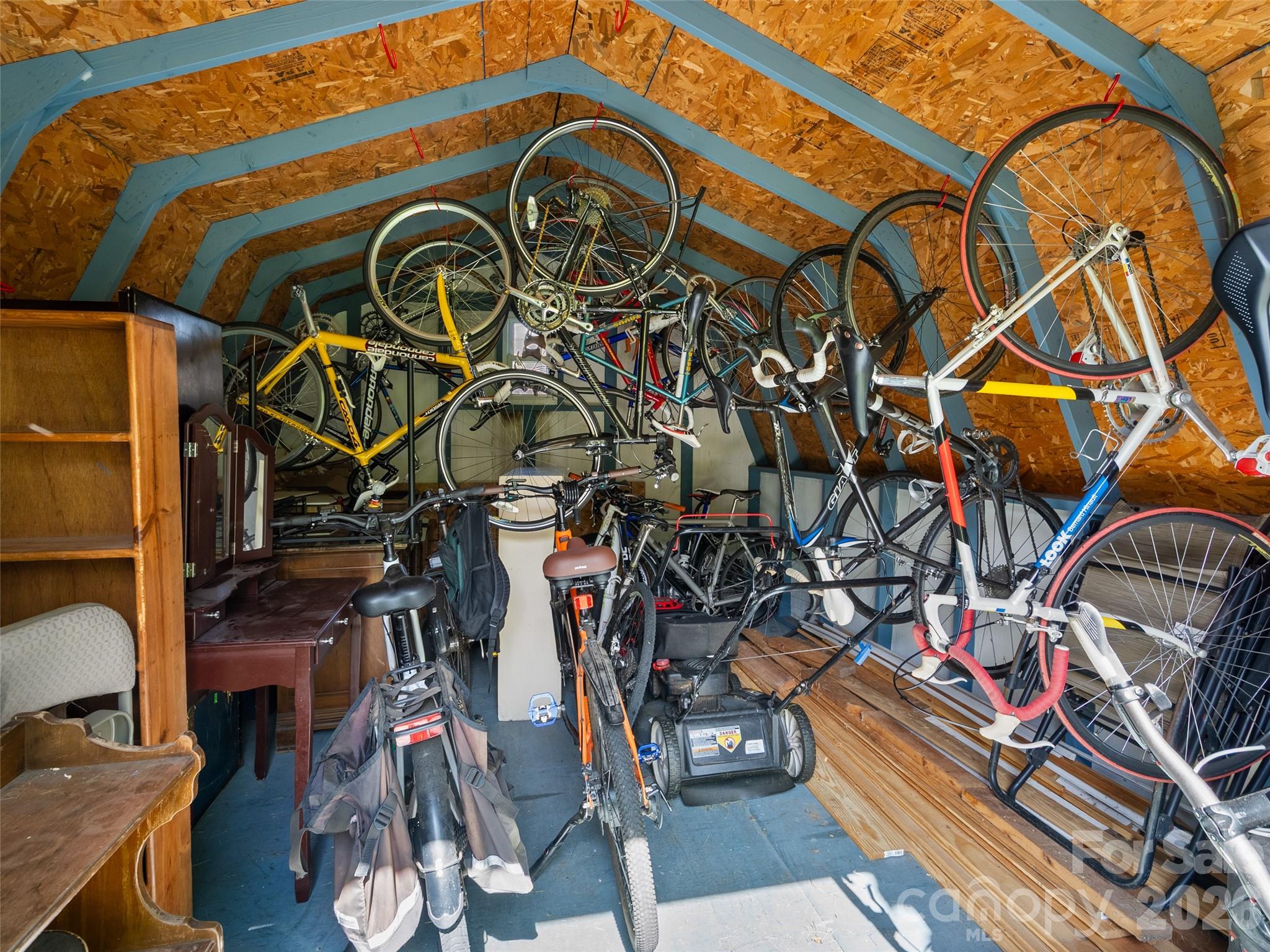 main property photo 28