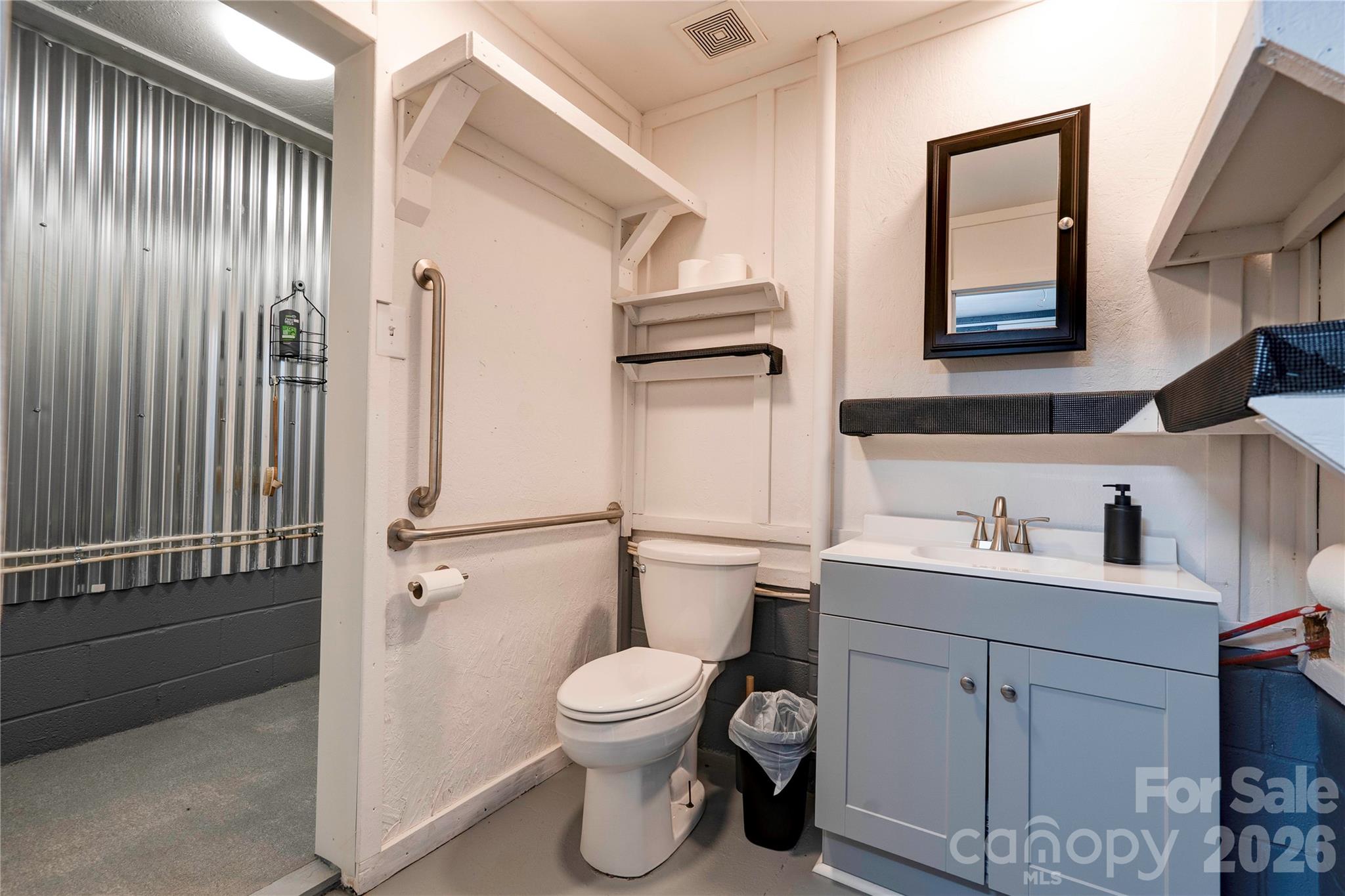 main property photo 13