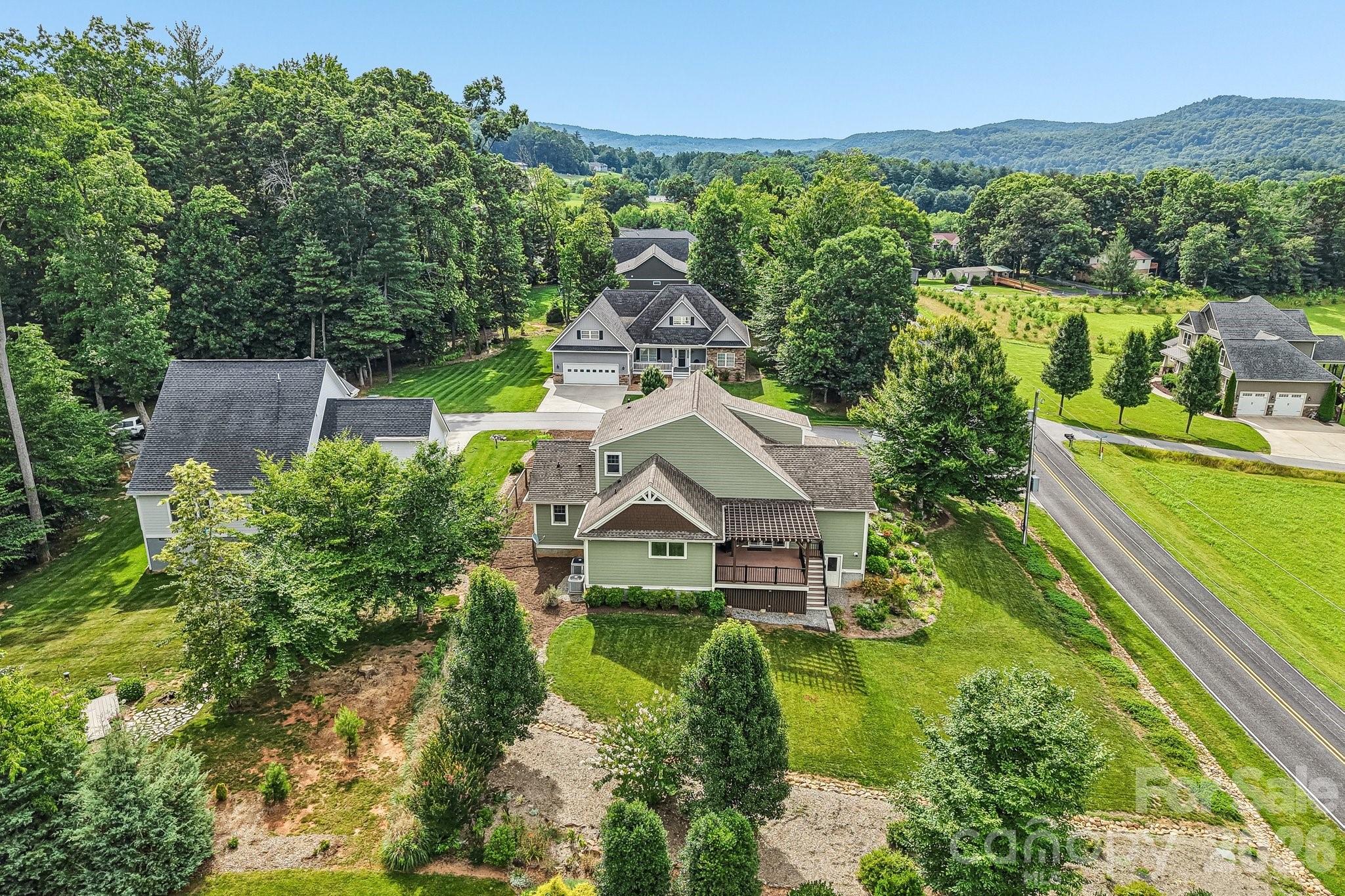 main property photo 40