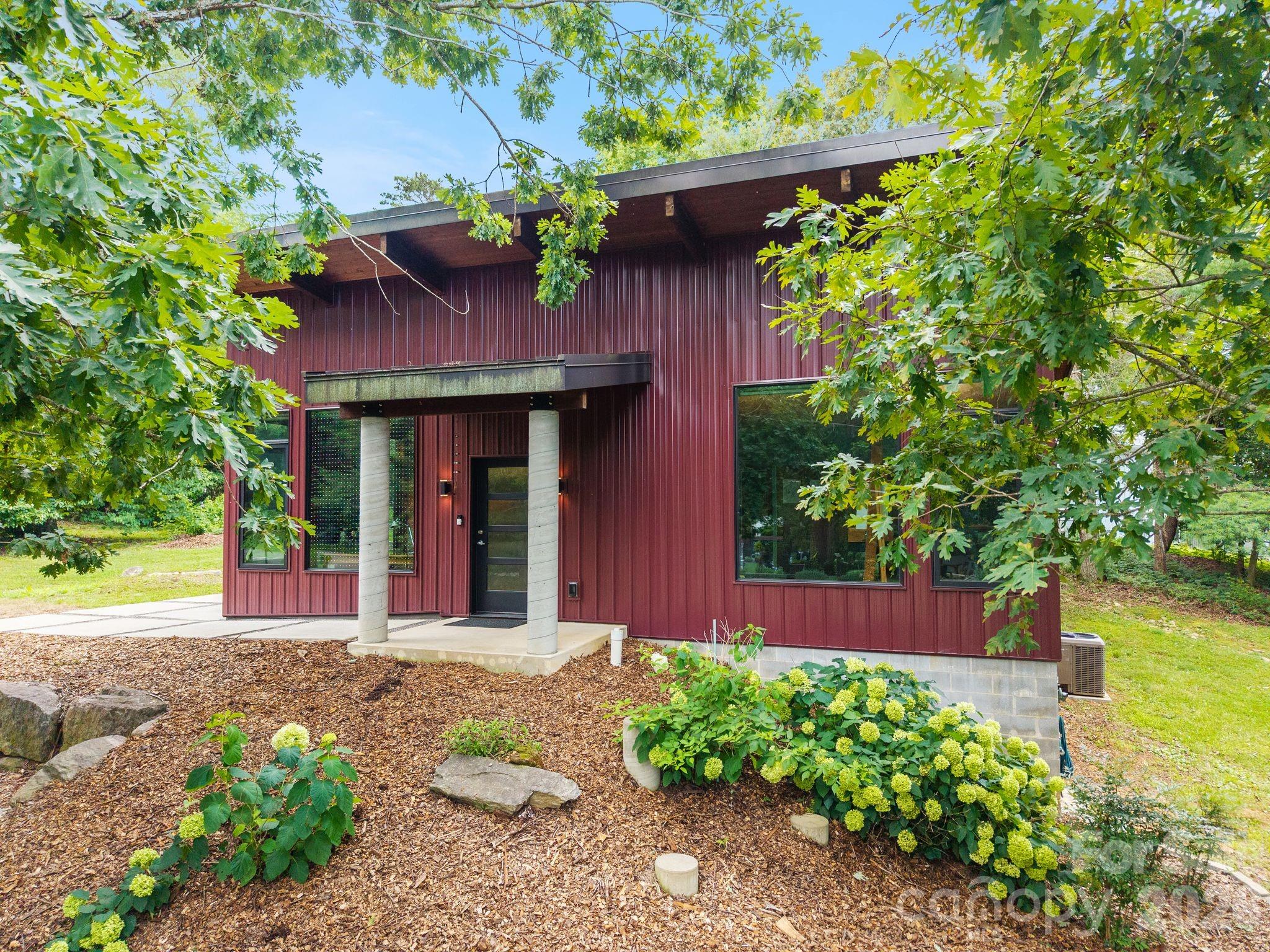 main property photo 6