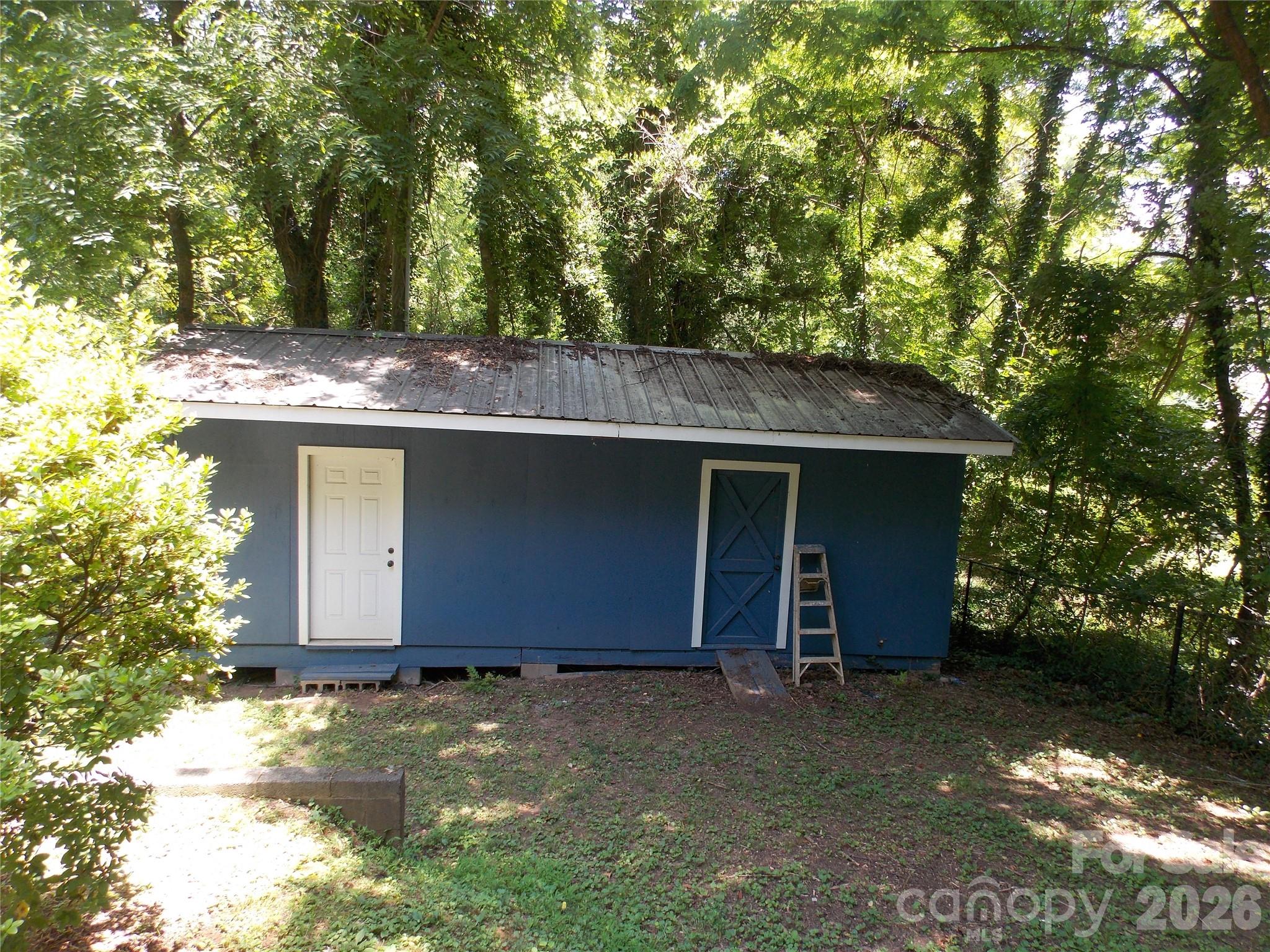 main property photo 28