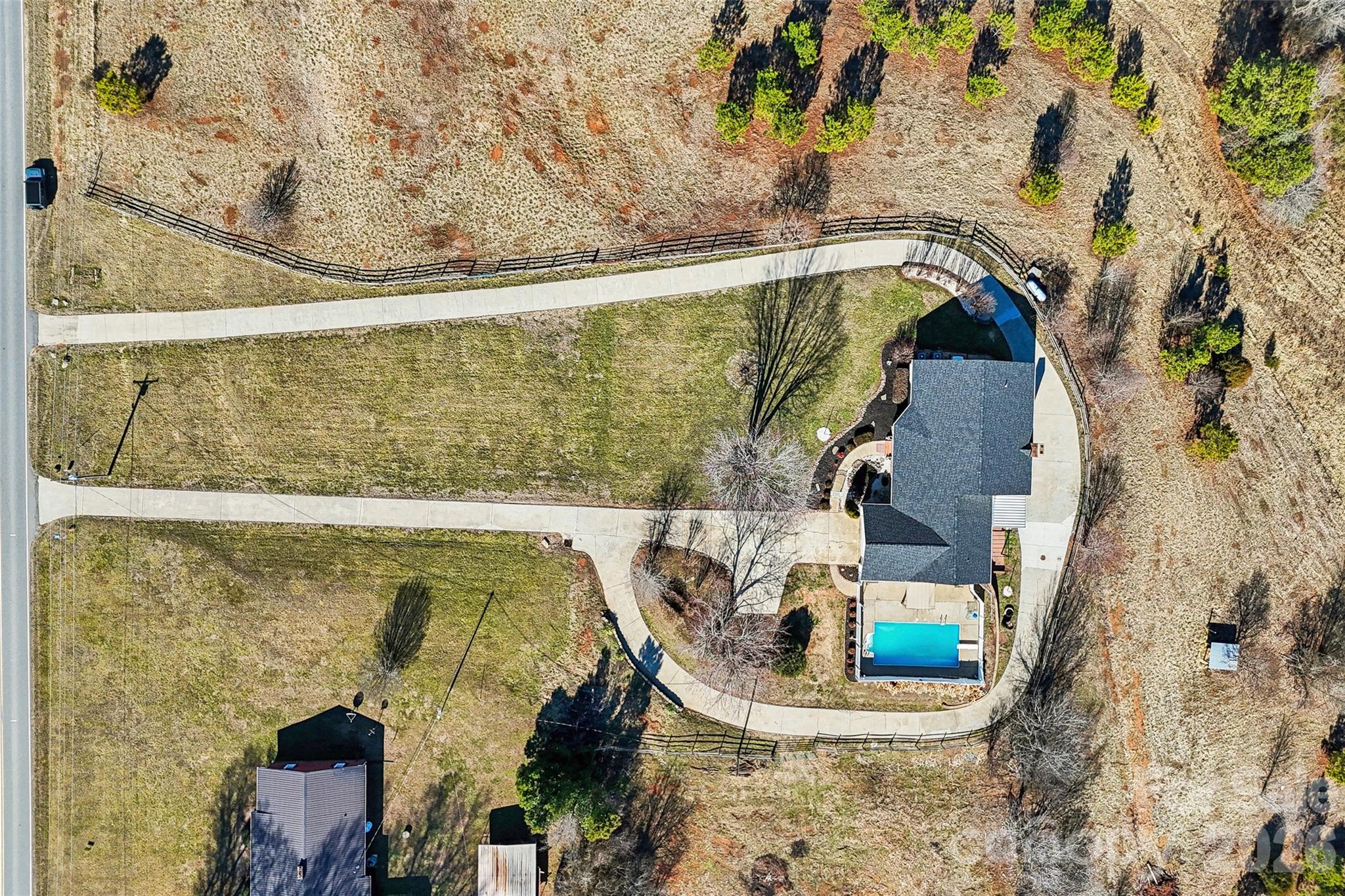 main property photo 37