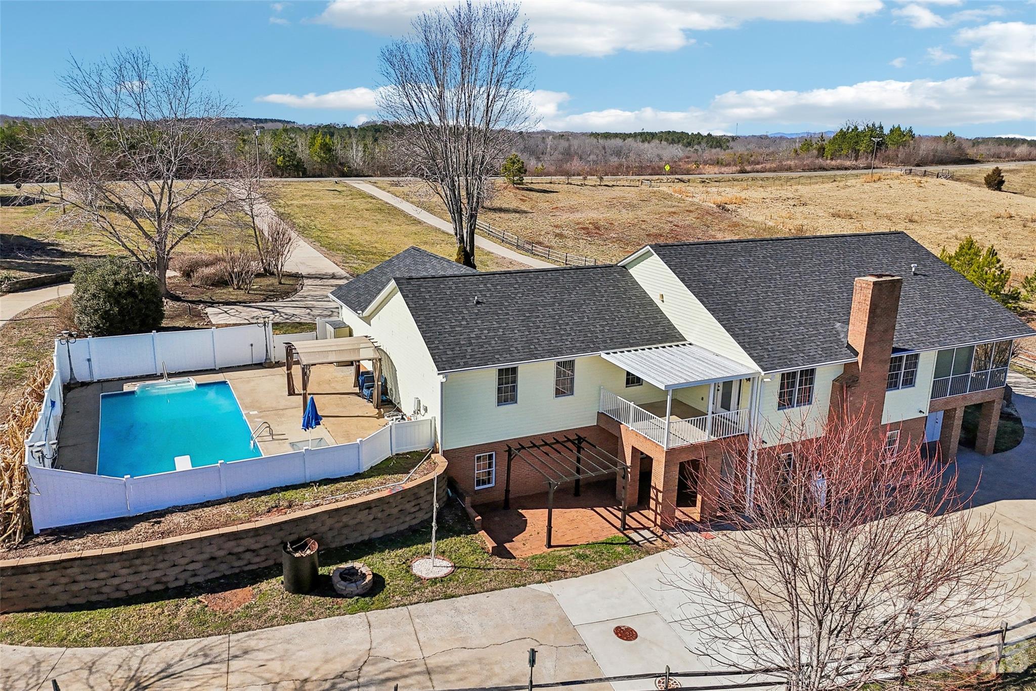 main property photo 40