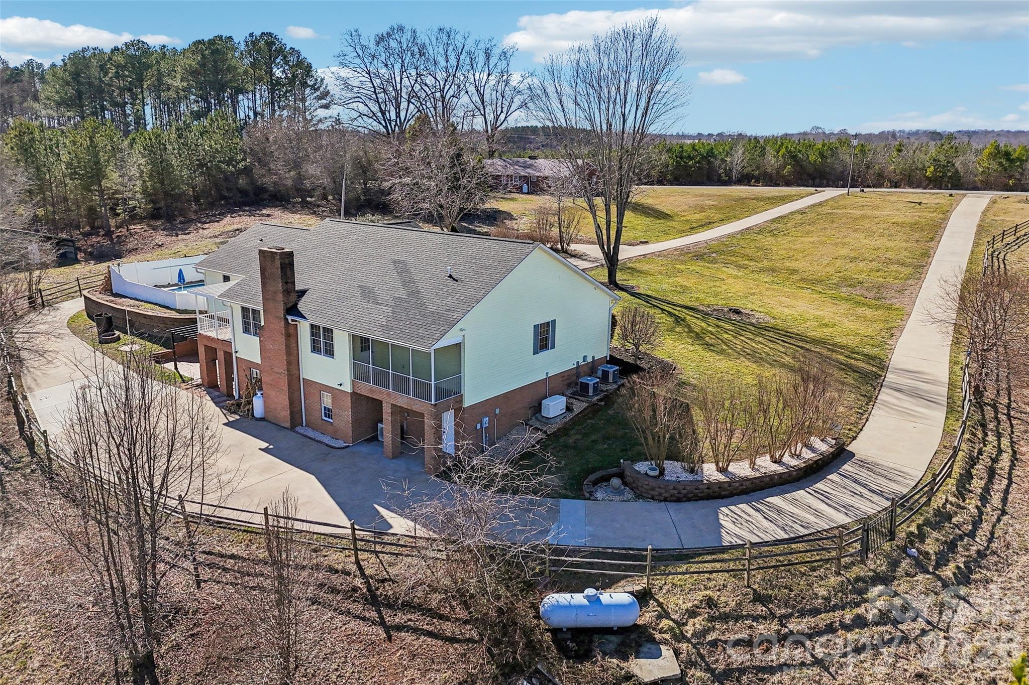 main property photo 41