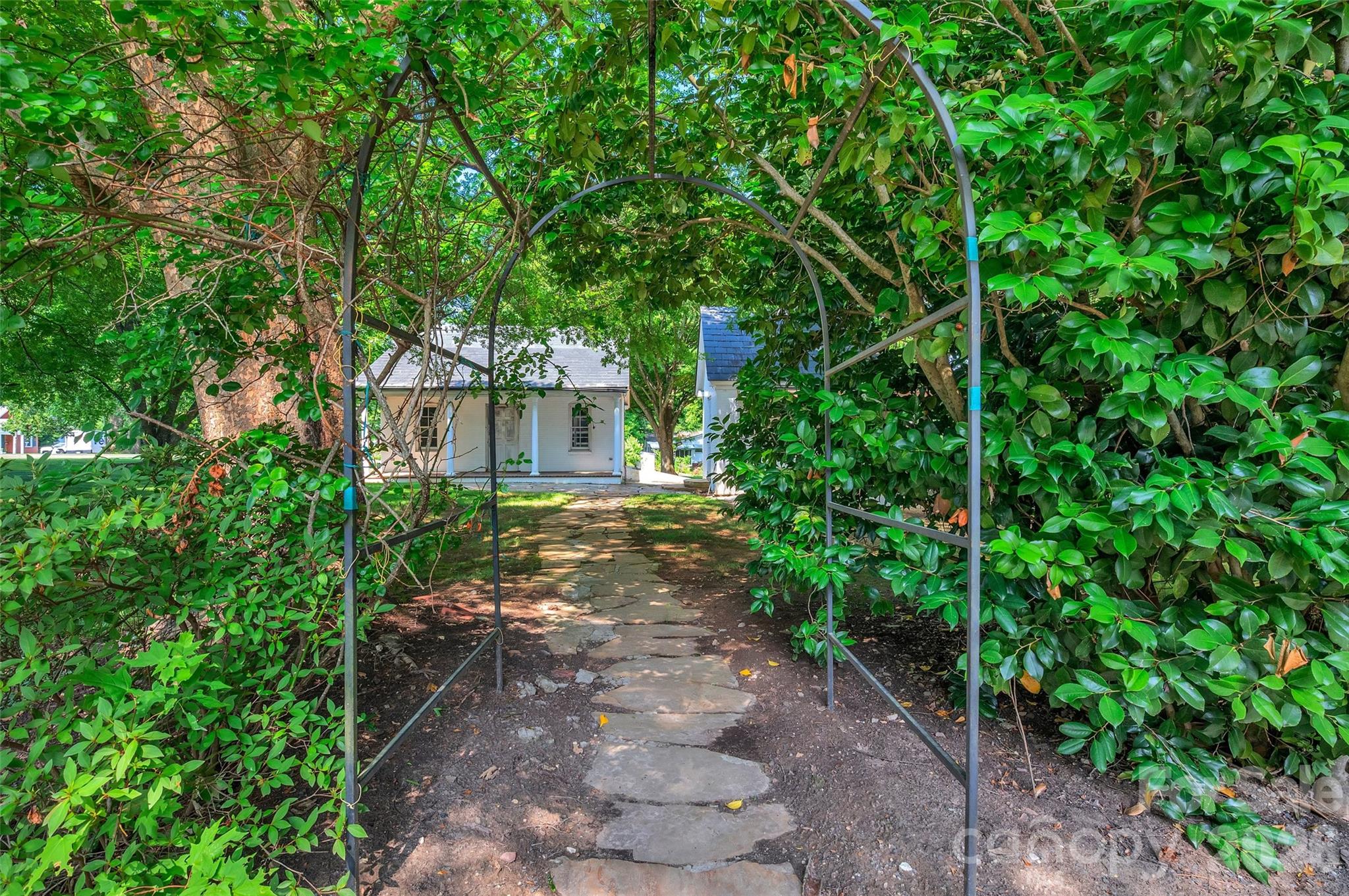 main property photo 40