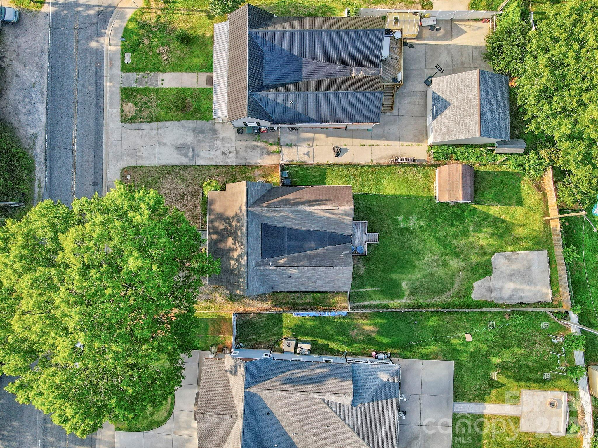 main property photo 32