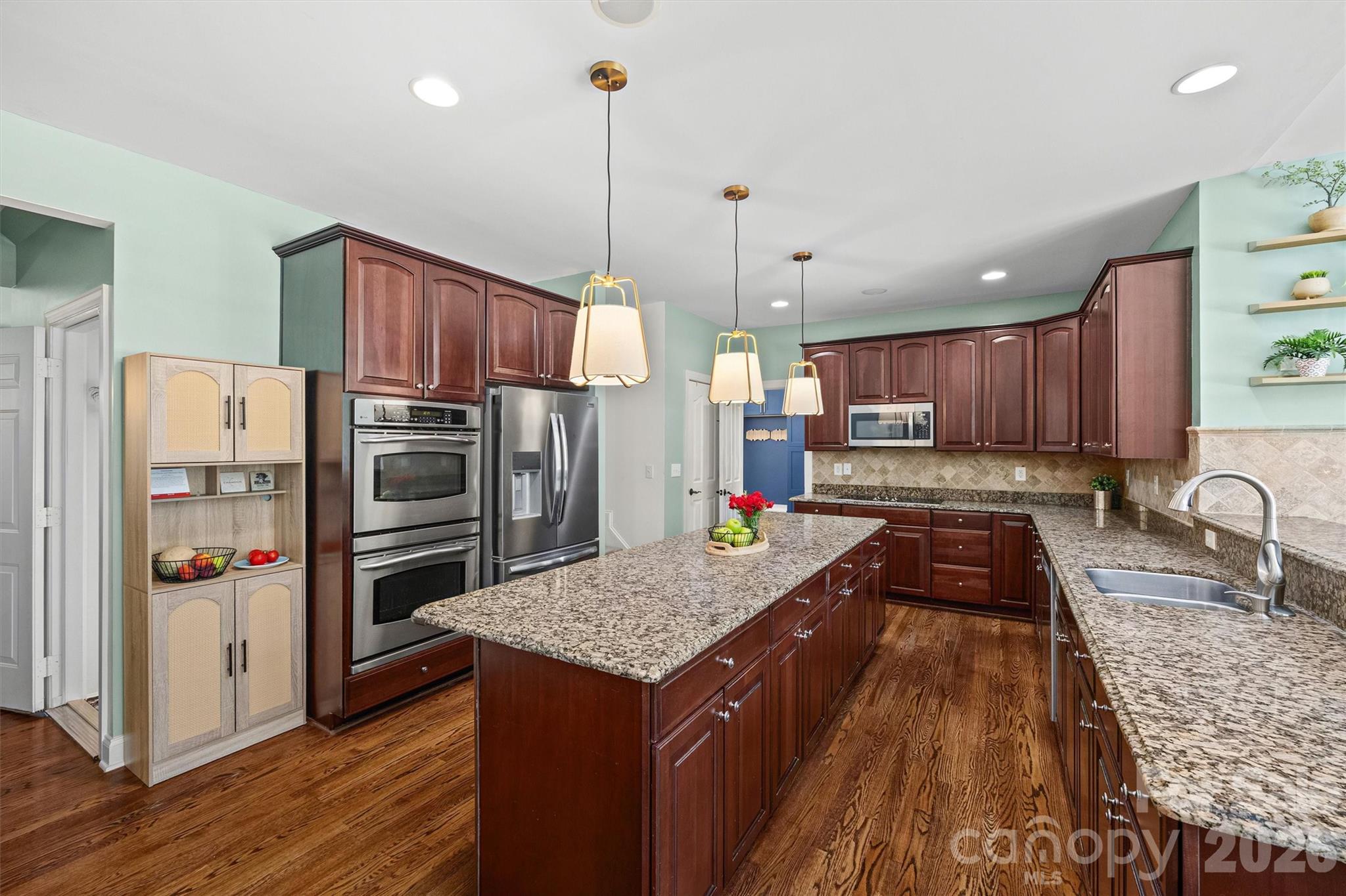 main property photo 11