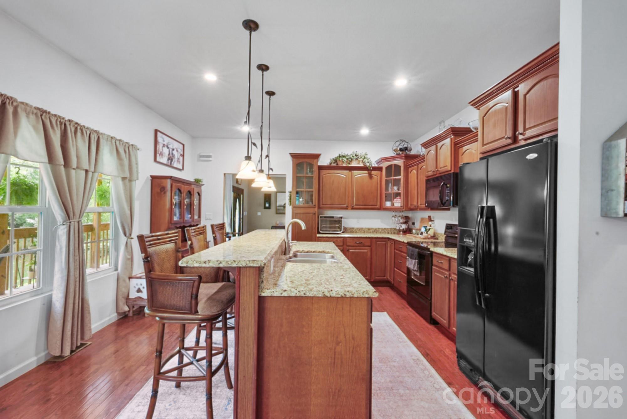 main property photo 8