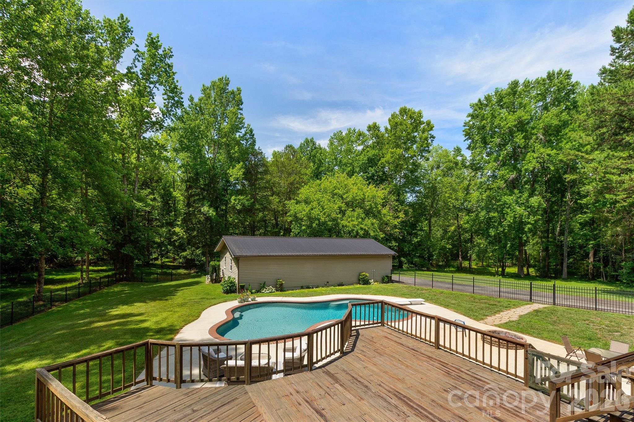 main property photo 10