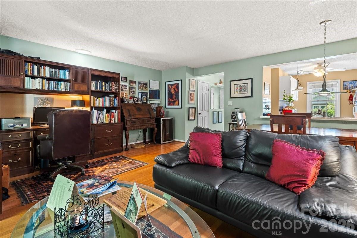 main property photo 9