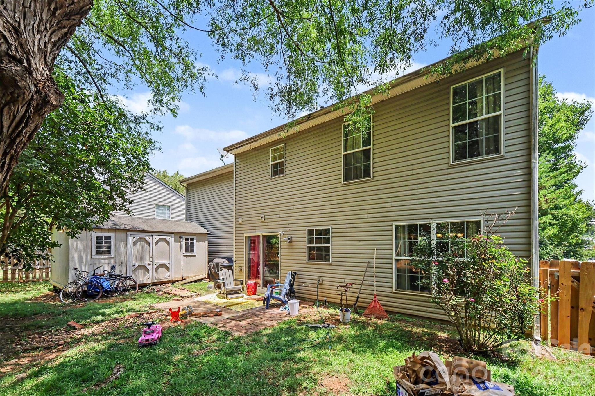 main property photo 32