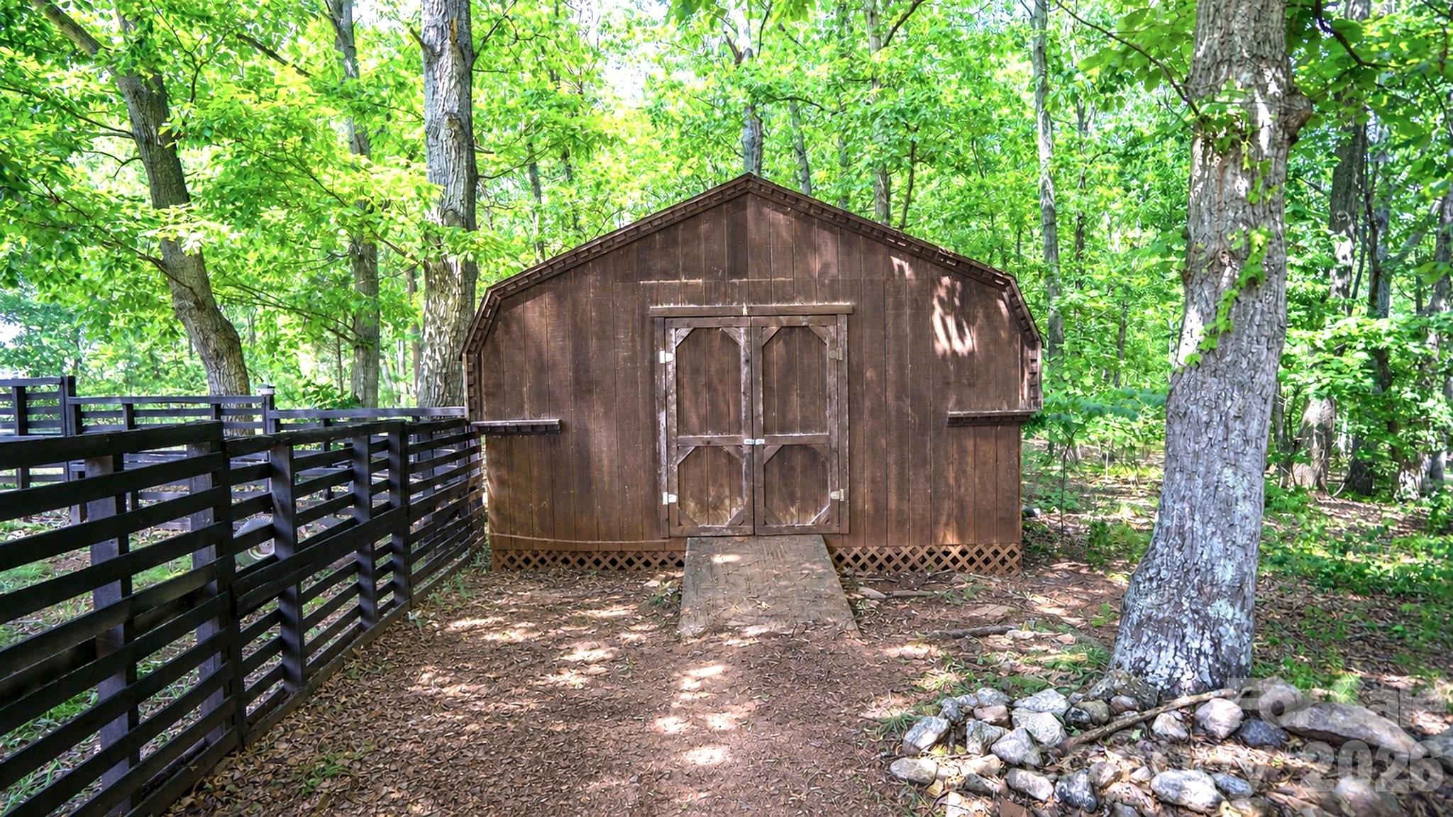 main property photo 28