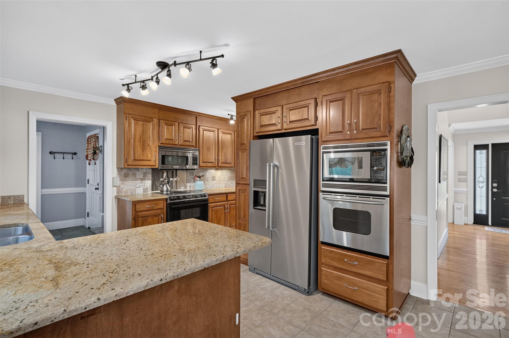 main property photo 8