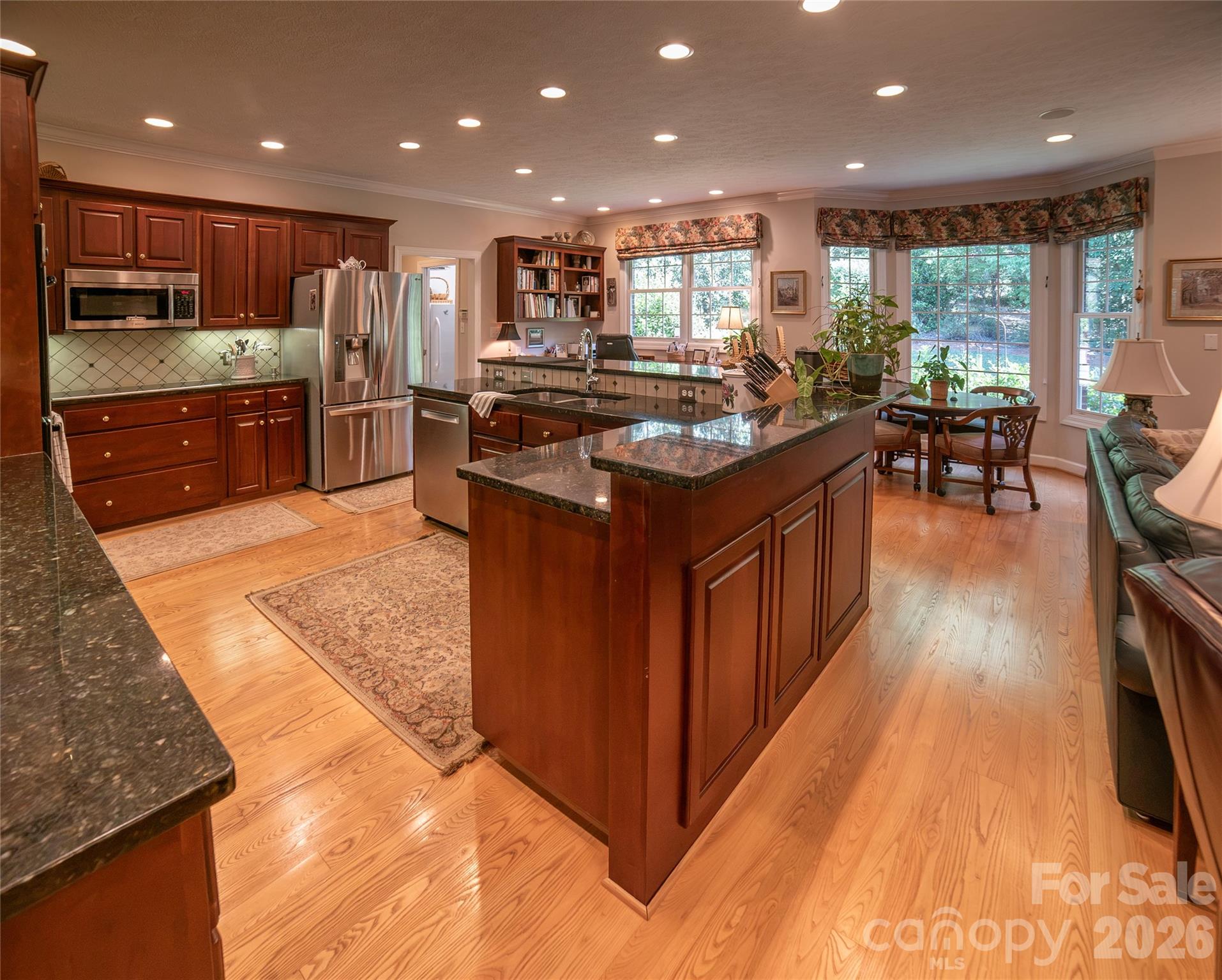 main property photo 8
