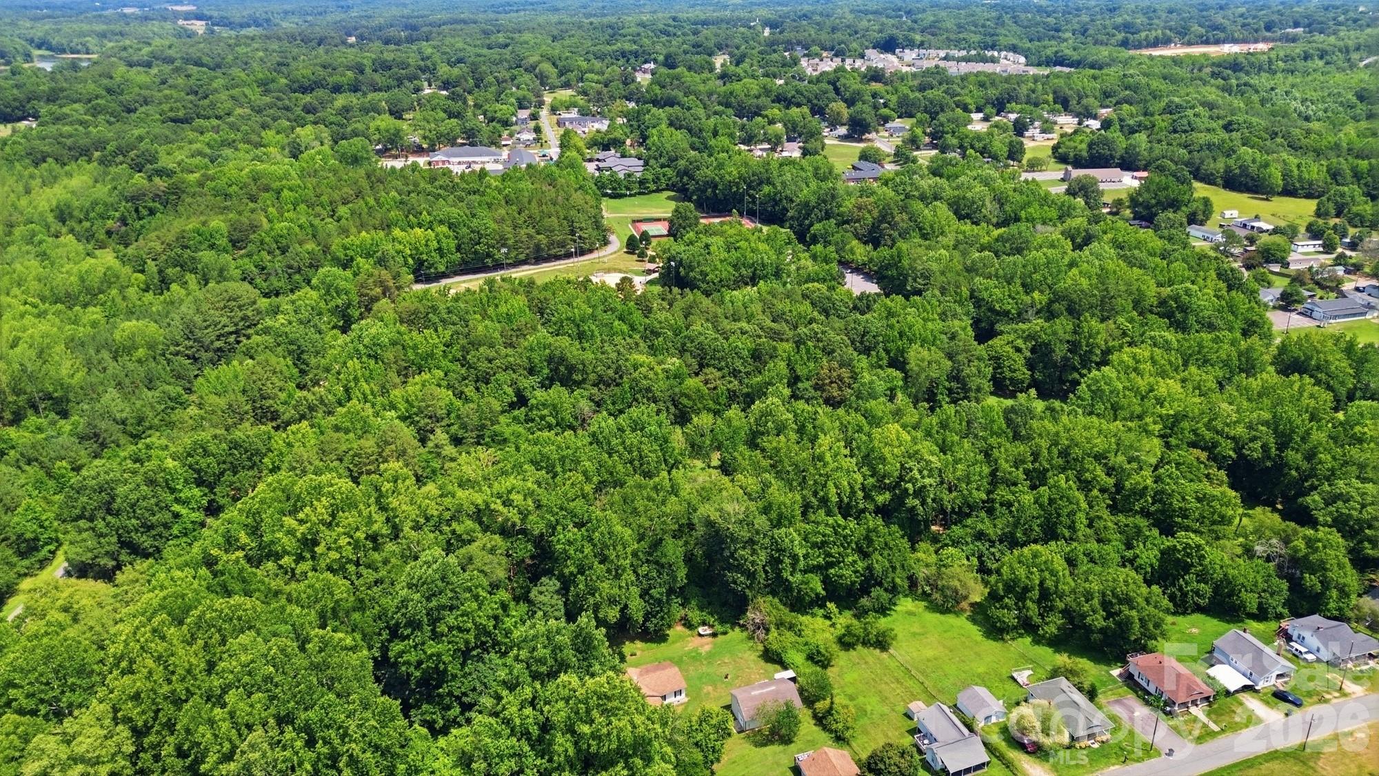 main property photo 28