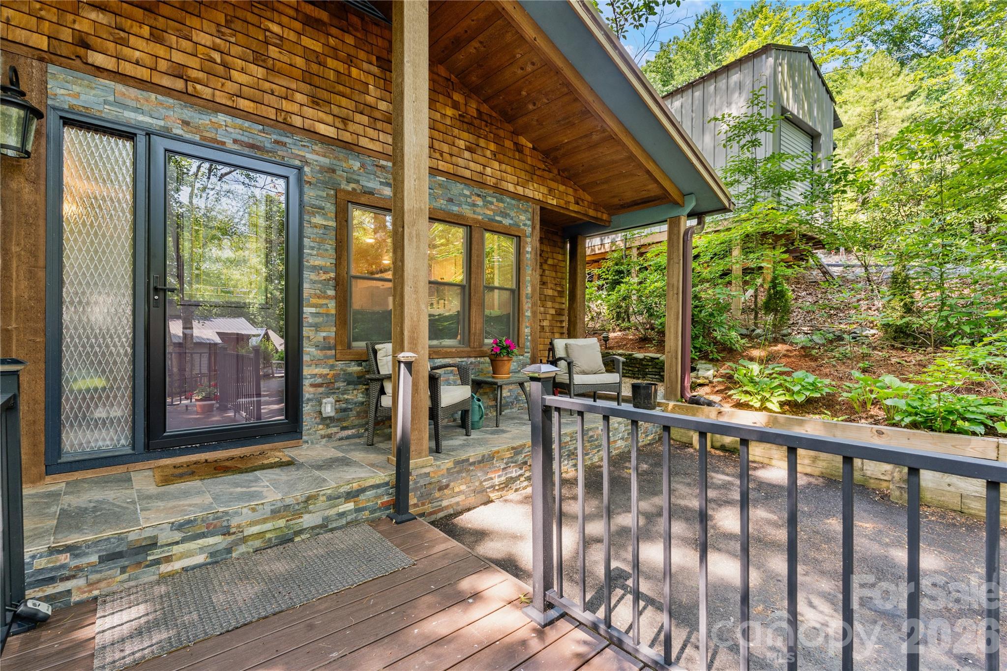 main property photo 28