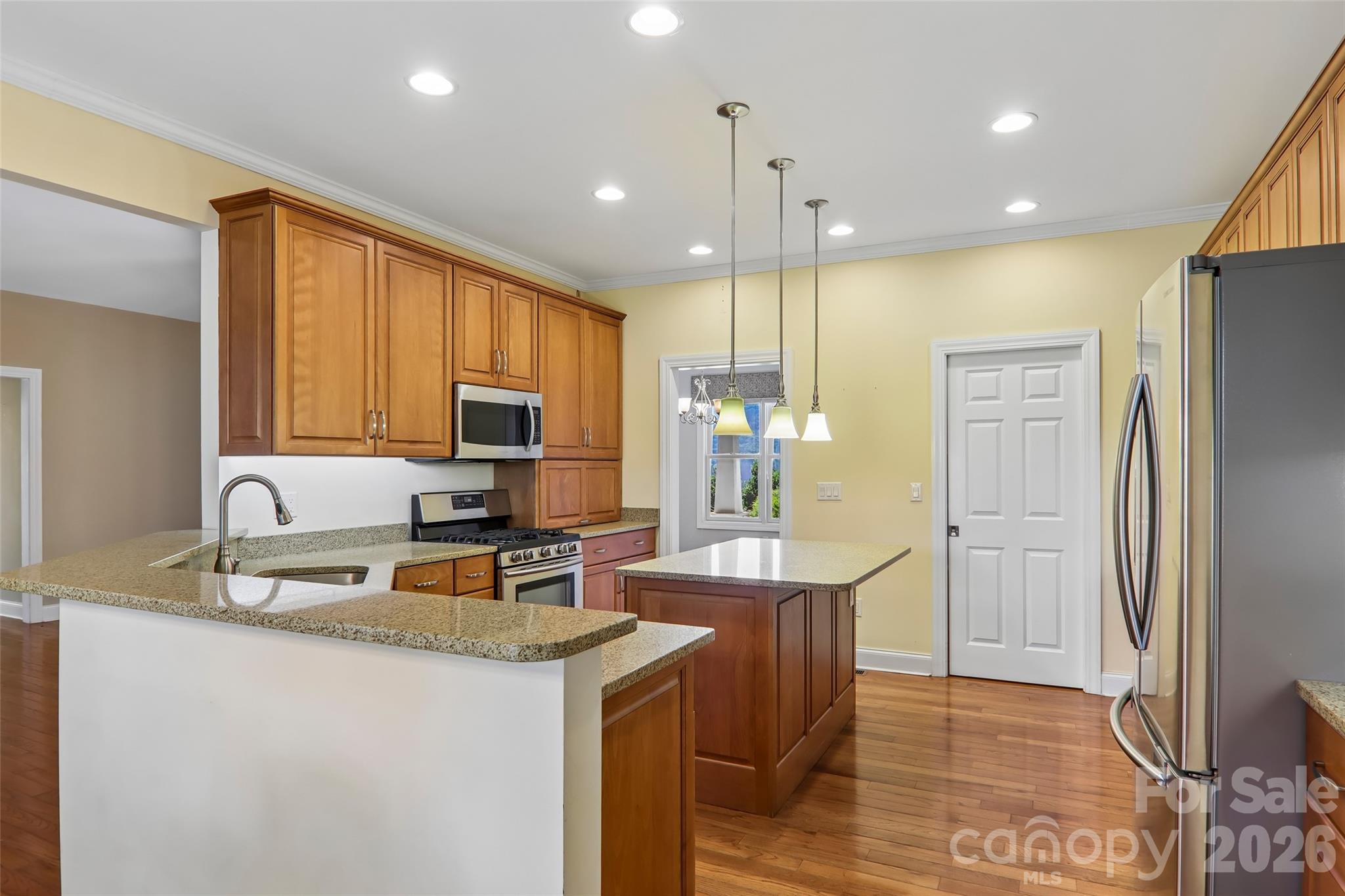 main property photo 11