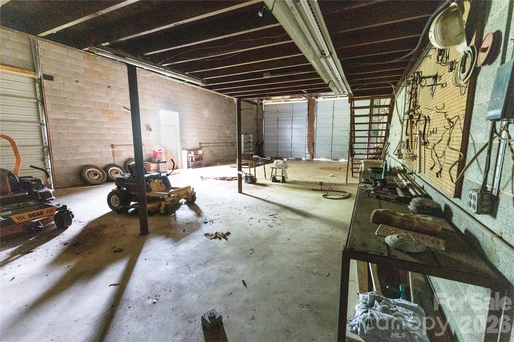 main property photo 40