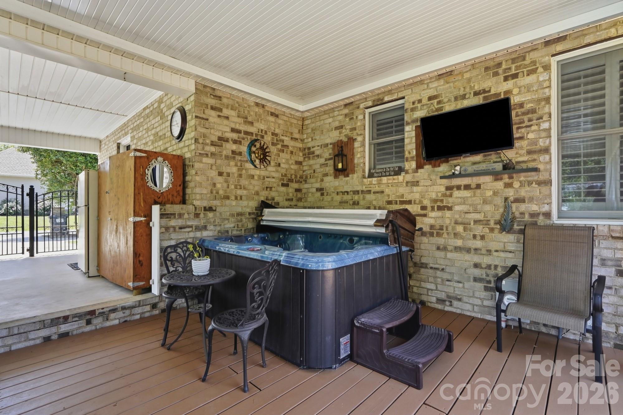 main property photo 40