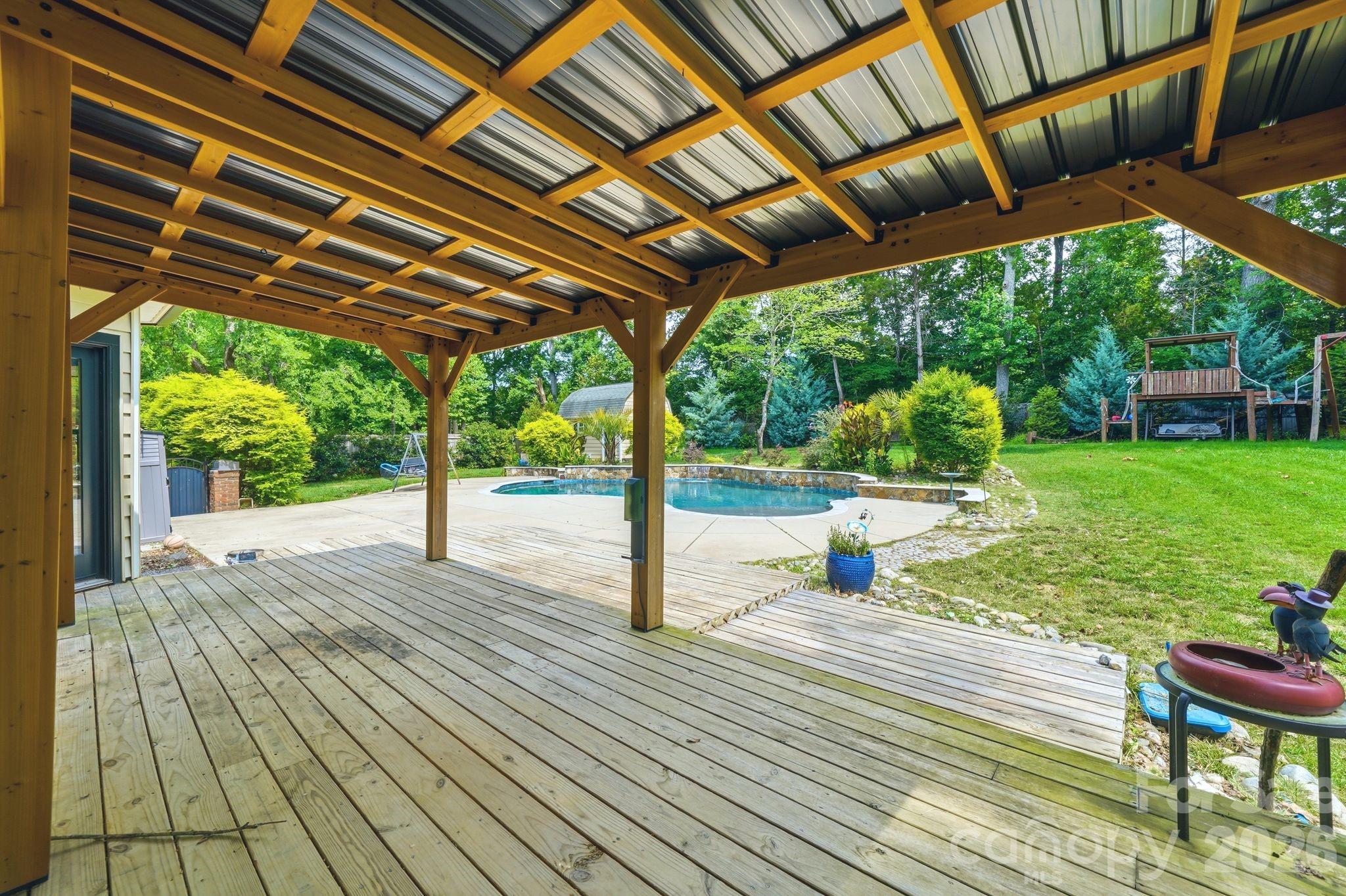 main property photo 32