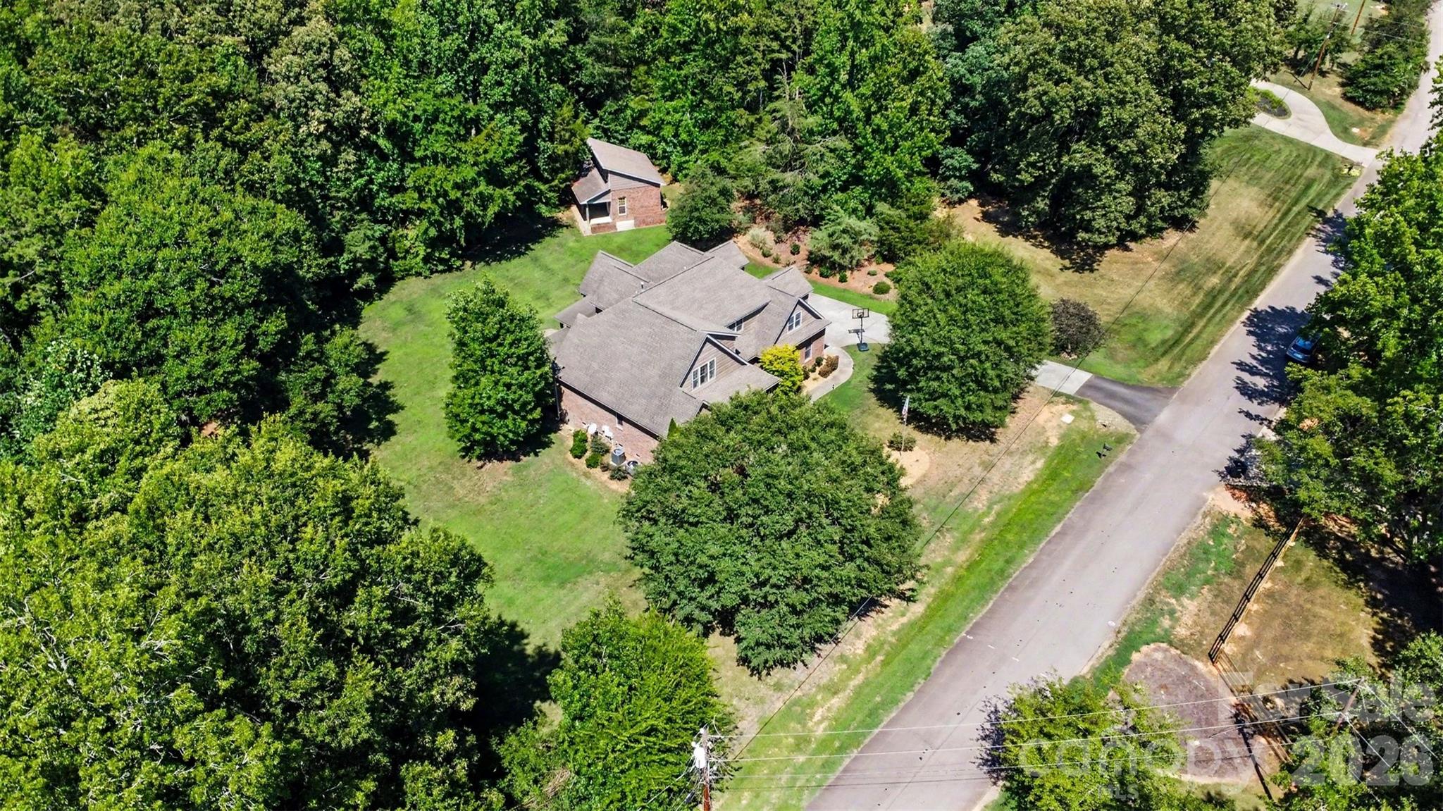 main property photo 34