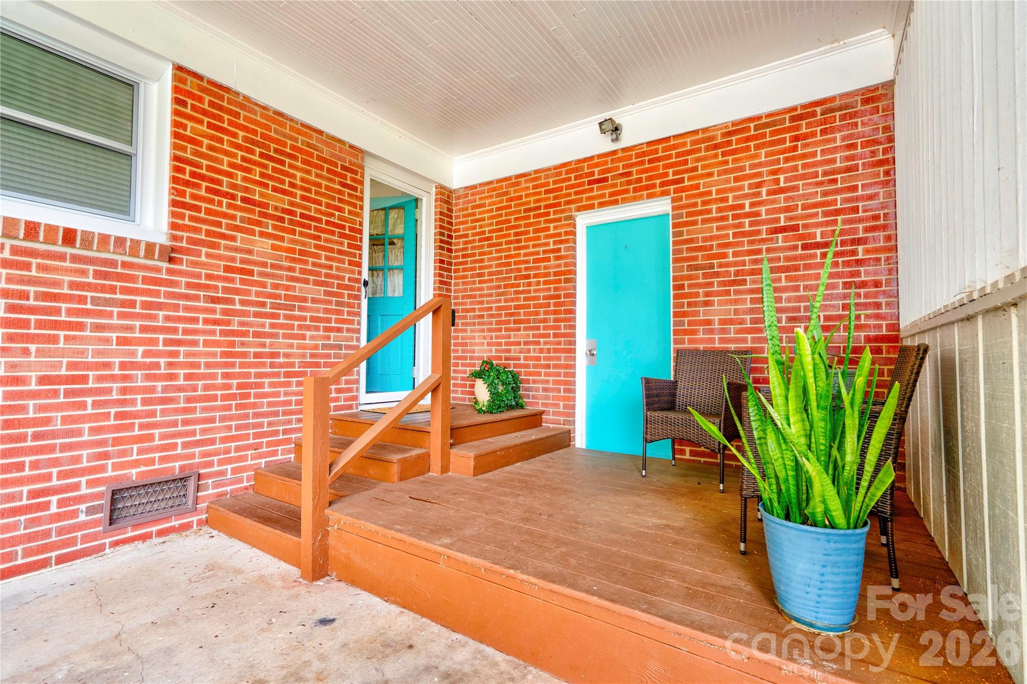 main property photo 28
