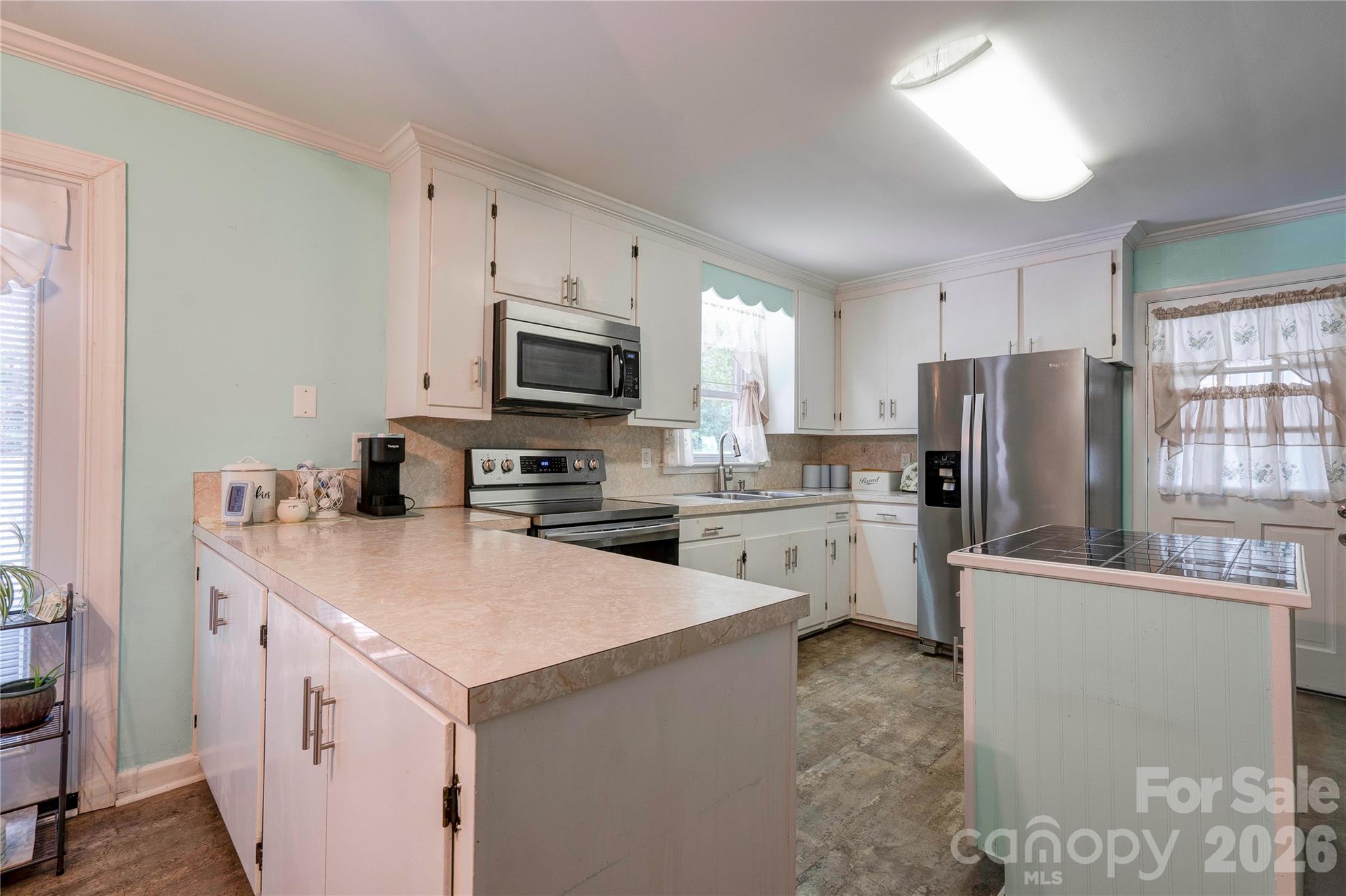main property photo 8