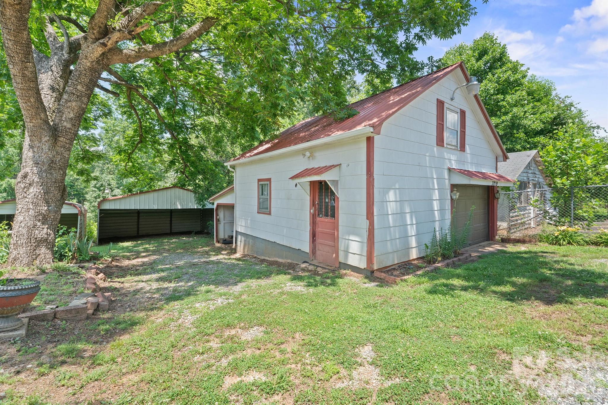 main property photo 32