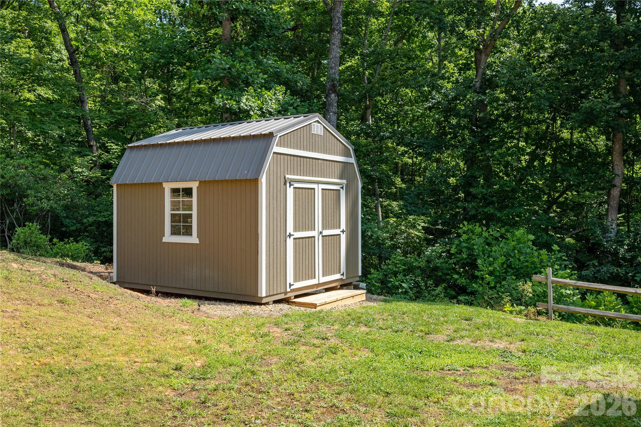 main property photo 25