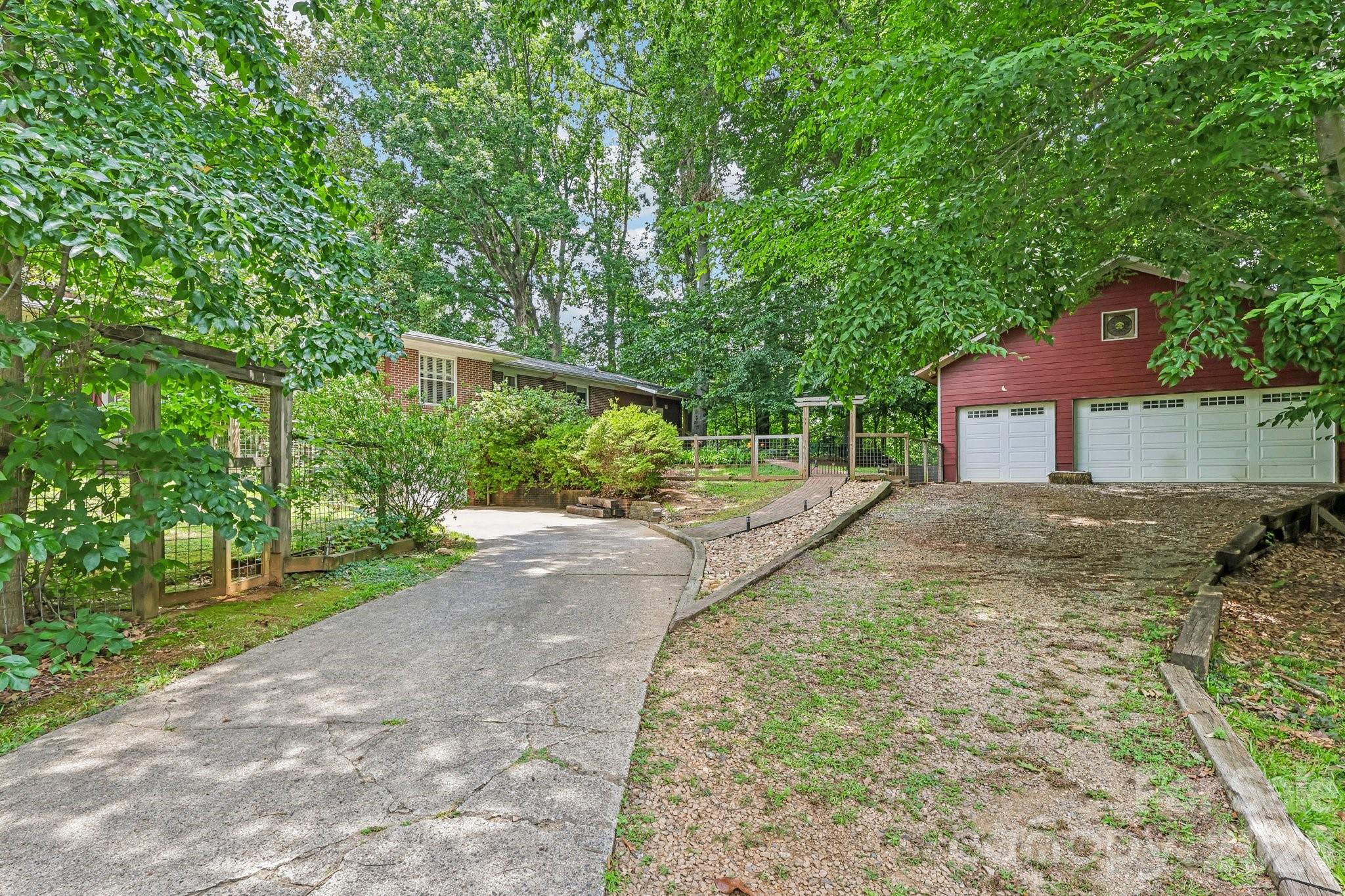 main property photo 14