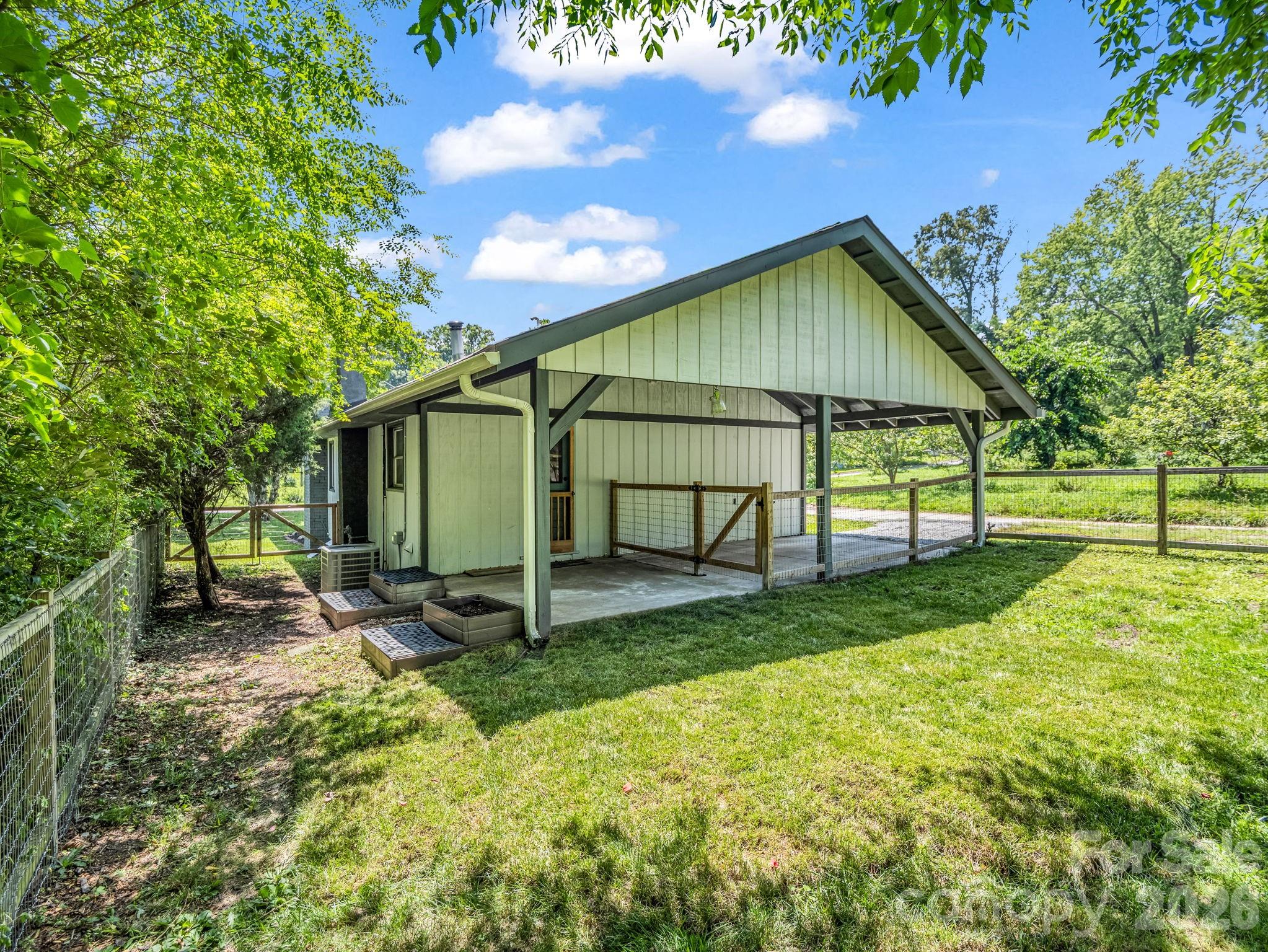 main property photo 32