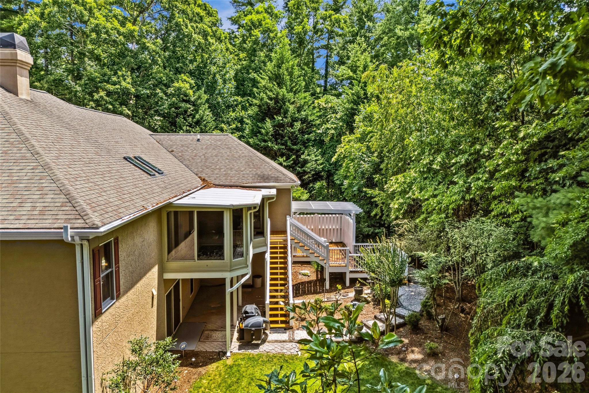 main property photo 28