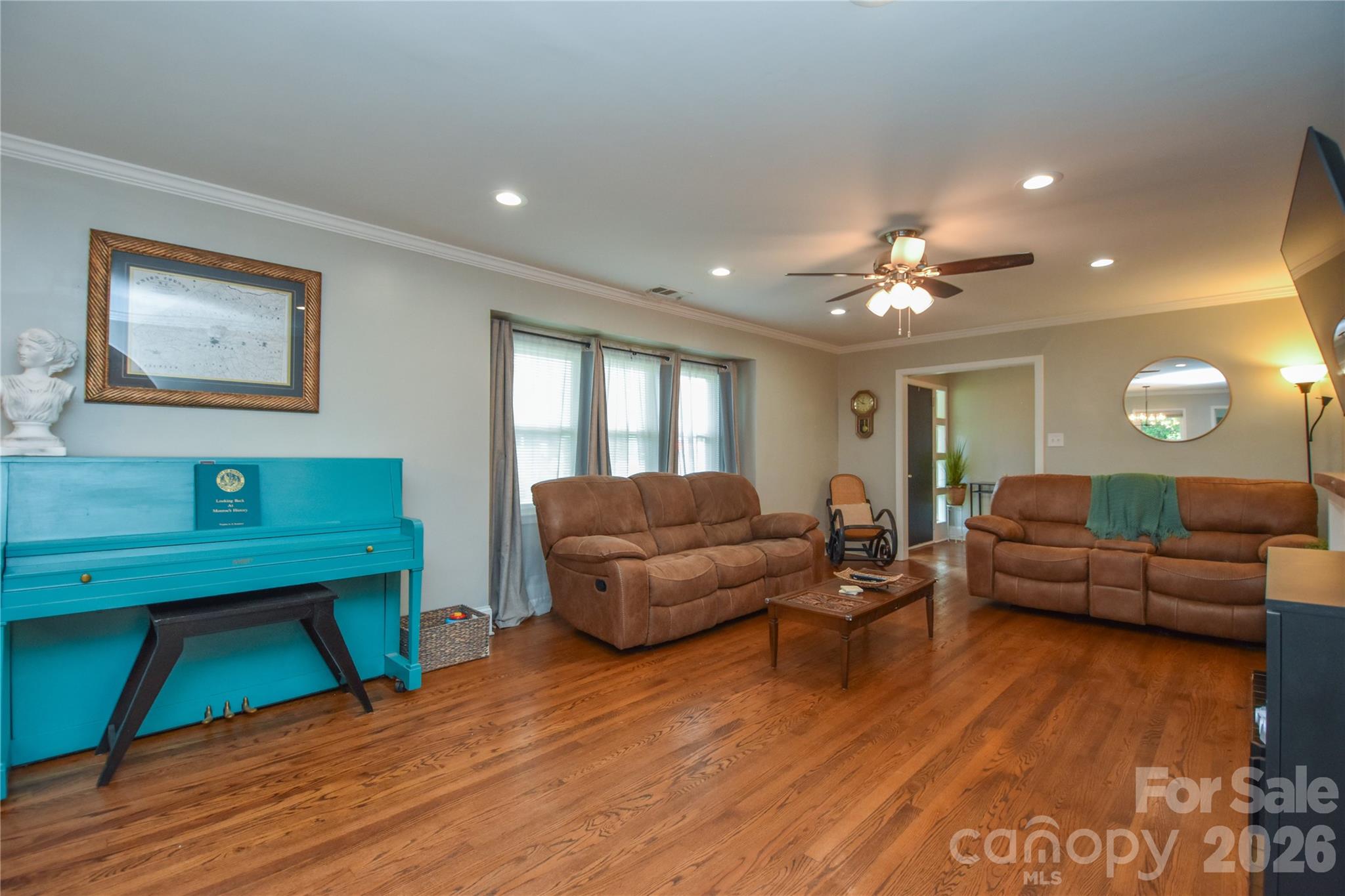 main property photo 7