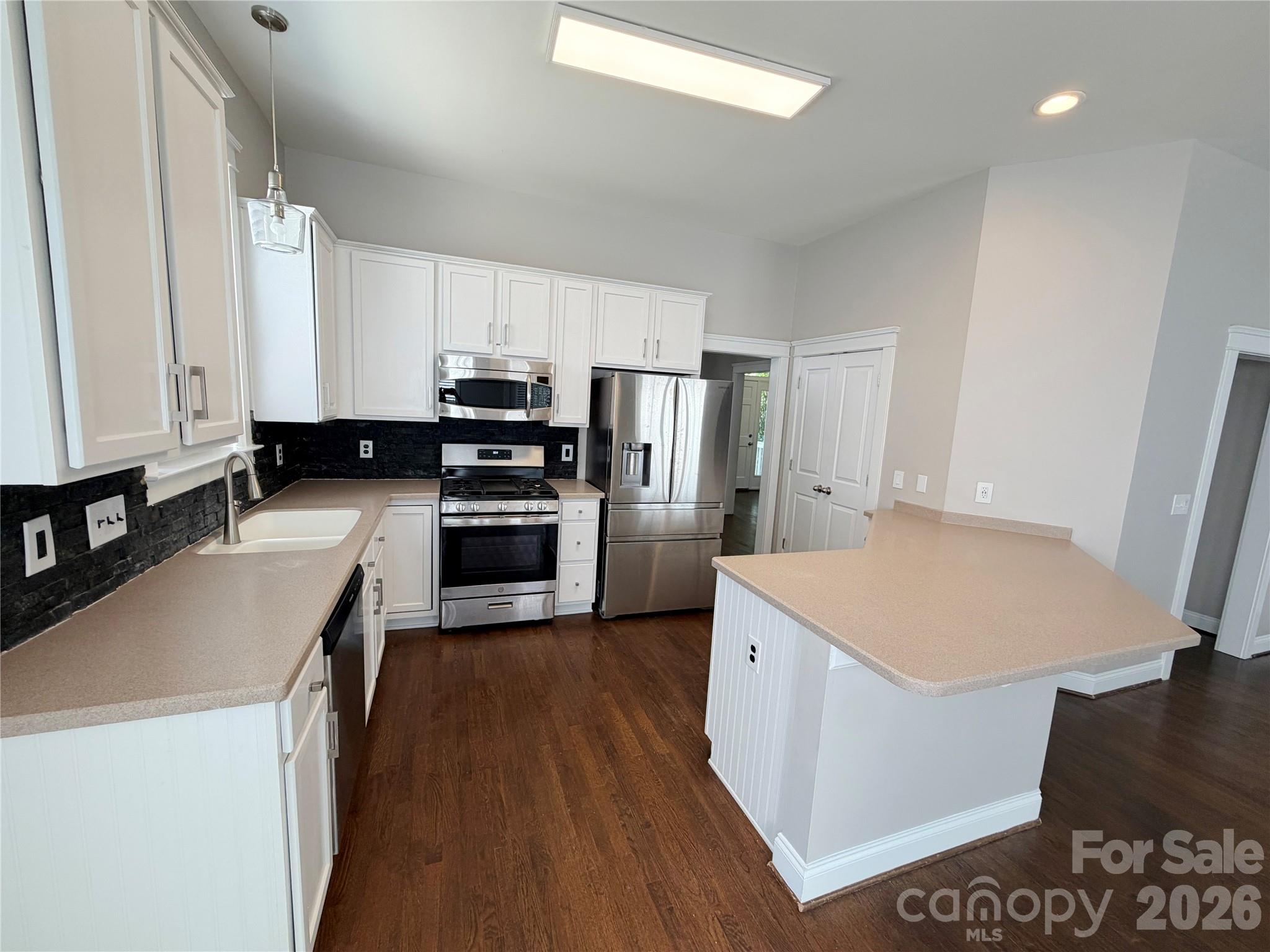 main property photo 5
