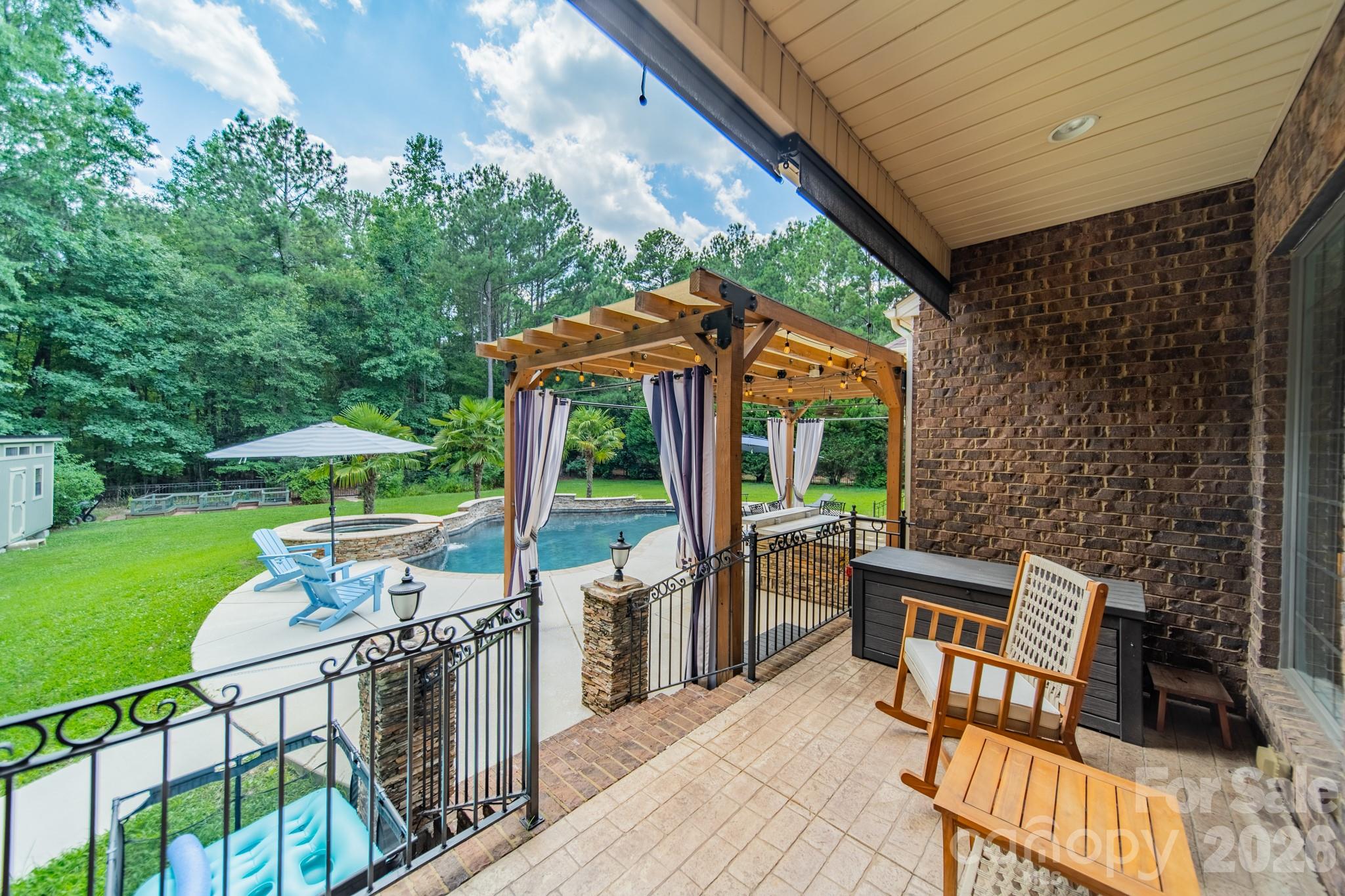 main property photo 11