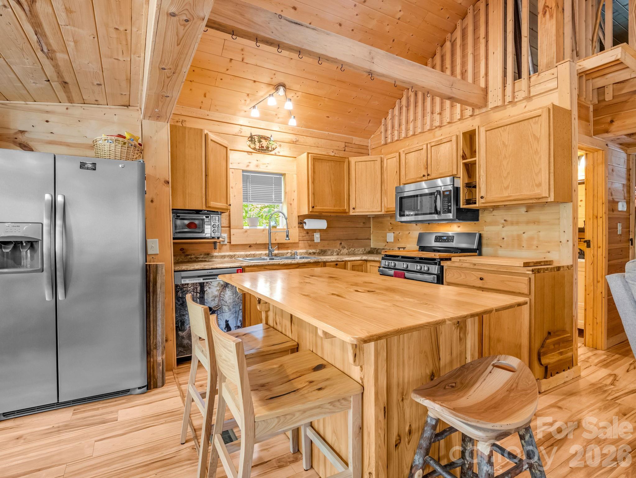 main property photo 10