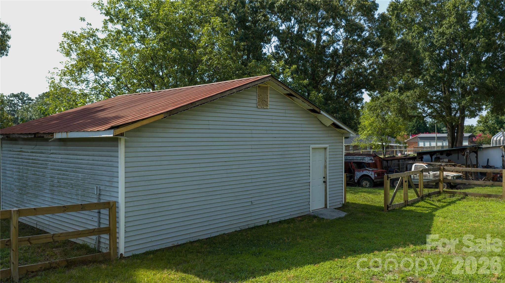main property photo 33